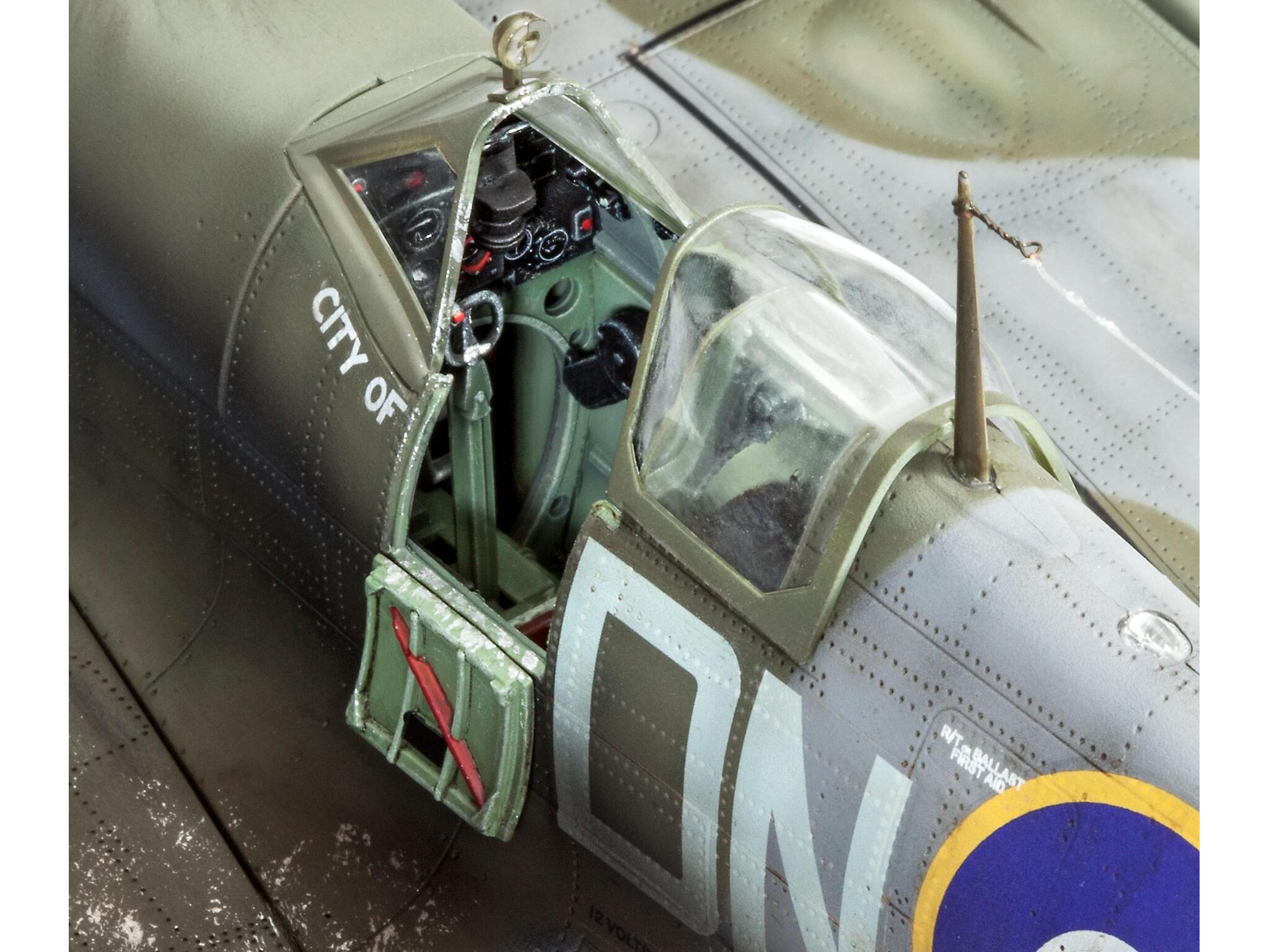 Maquette avion Revell 03927 Supermarine Spitfire MK.IXC