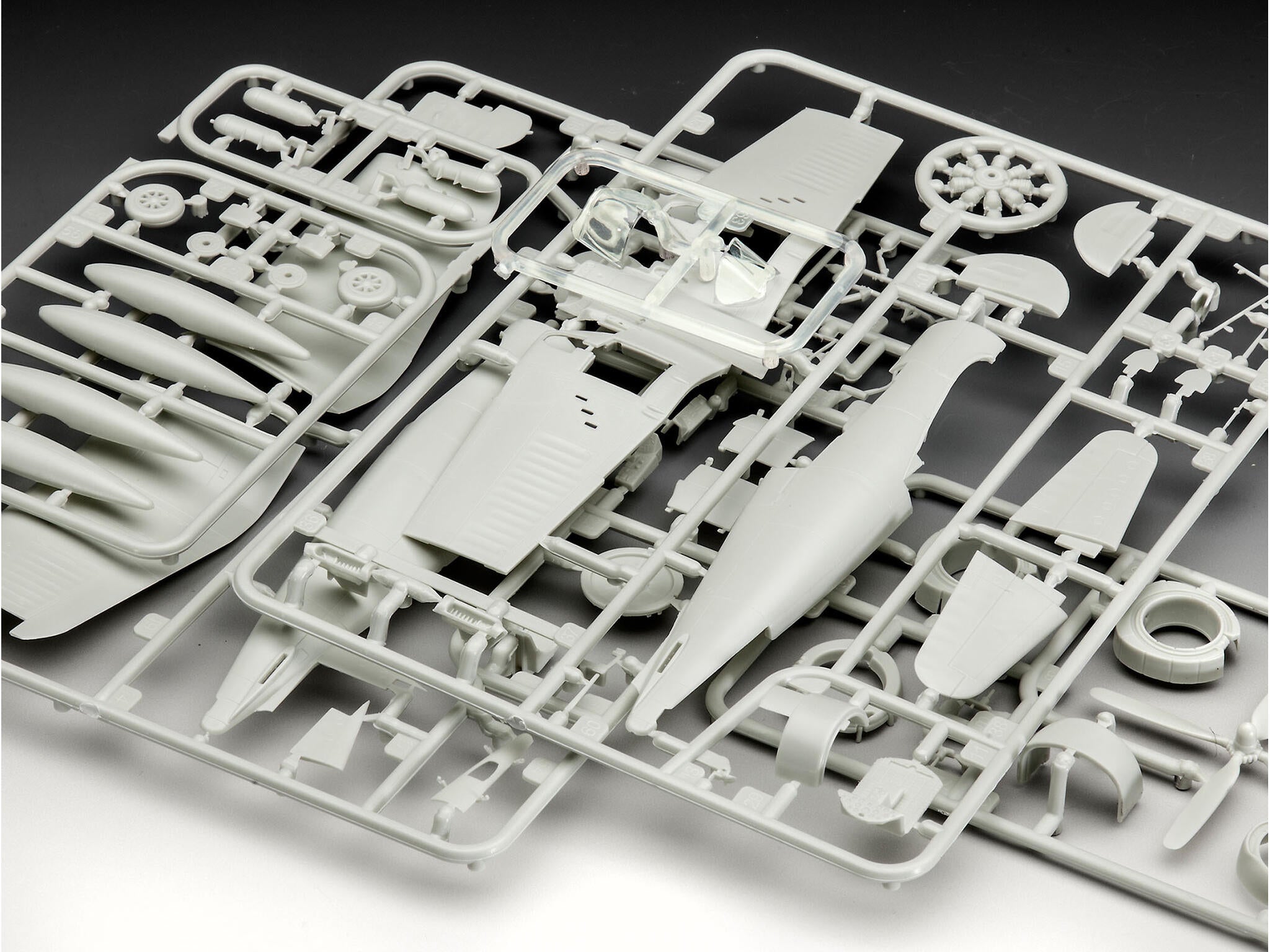 Maquette avion Revell 03955 F4U-4 CORSAIR