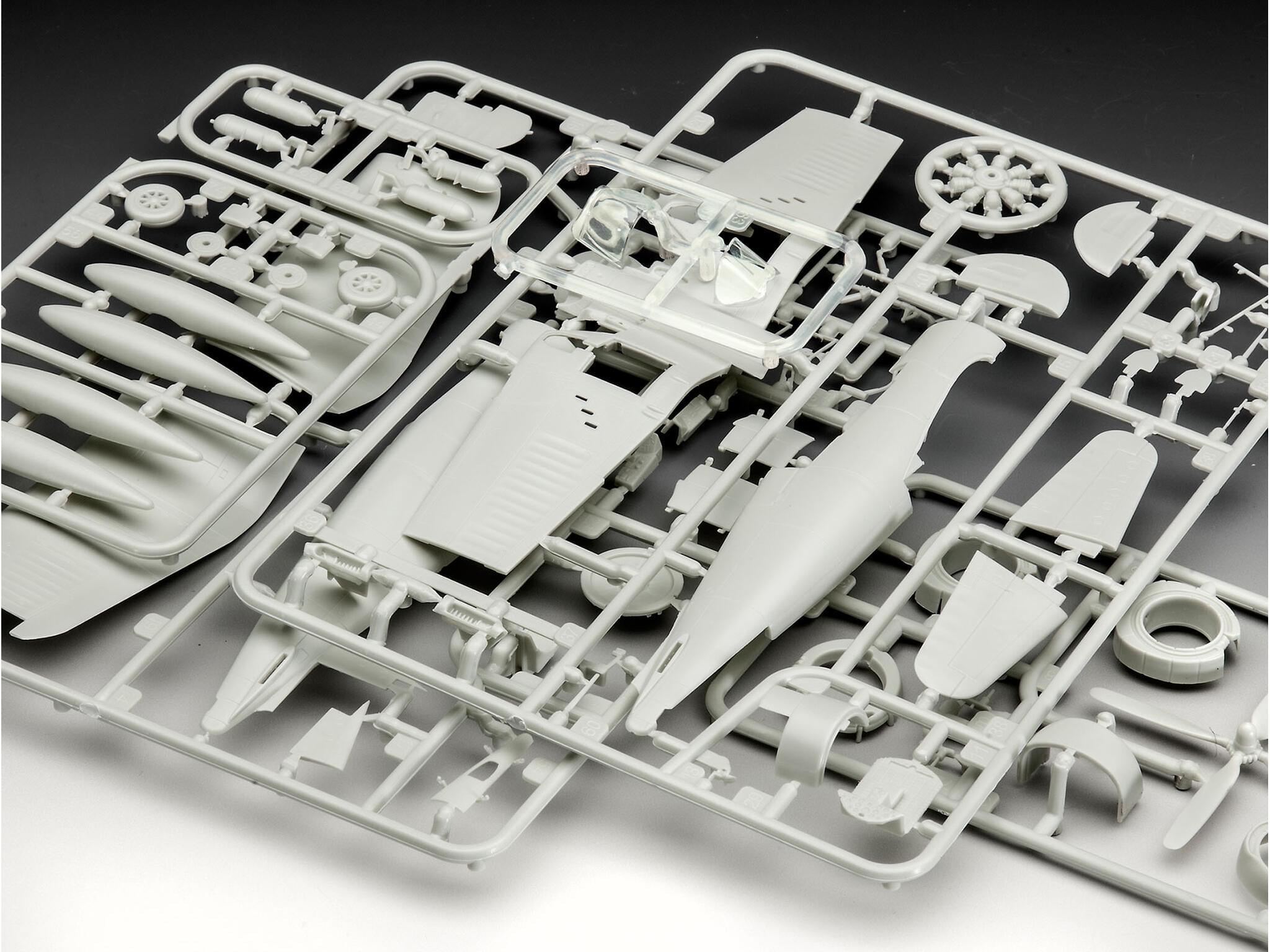 Maquette avion Revell 03955 F4U-4 CORSAIR