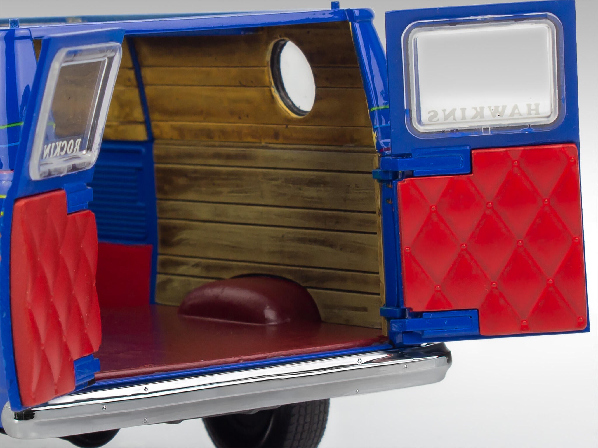 Maquette film Revell 07732 GMC® WSQK Squawk Van "Stranger Things"