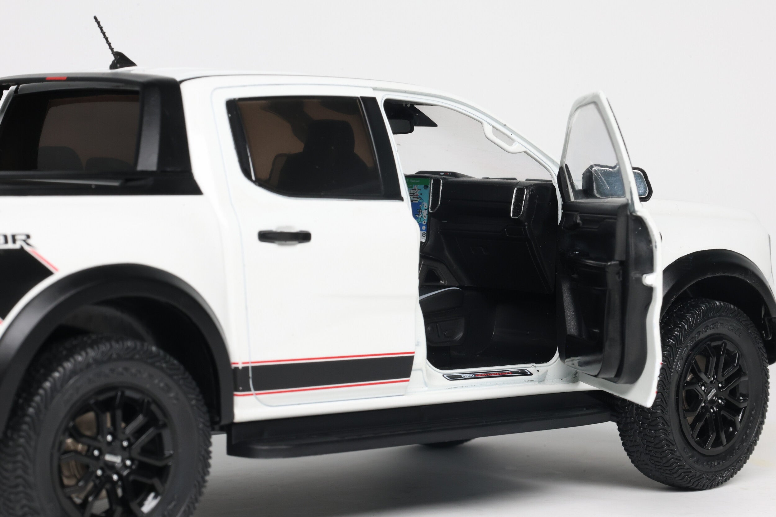 Solido S1813904 miniature collection 1/18 Ford Ranger Raptor Ice blanc 2024 - Breizh Modélisme.