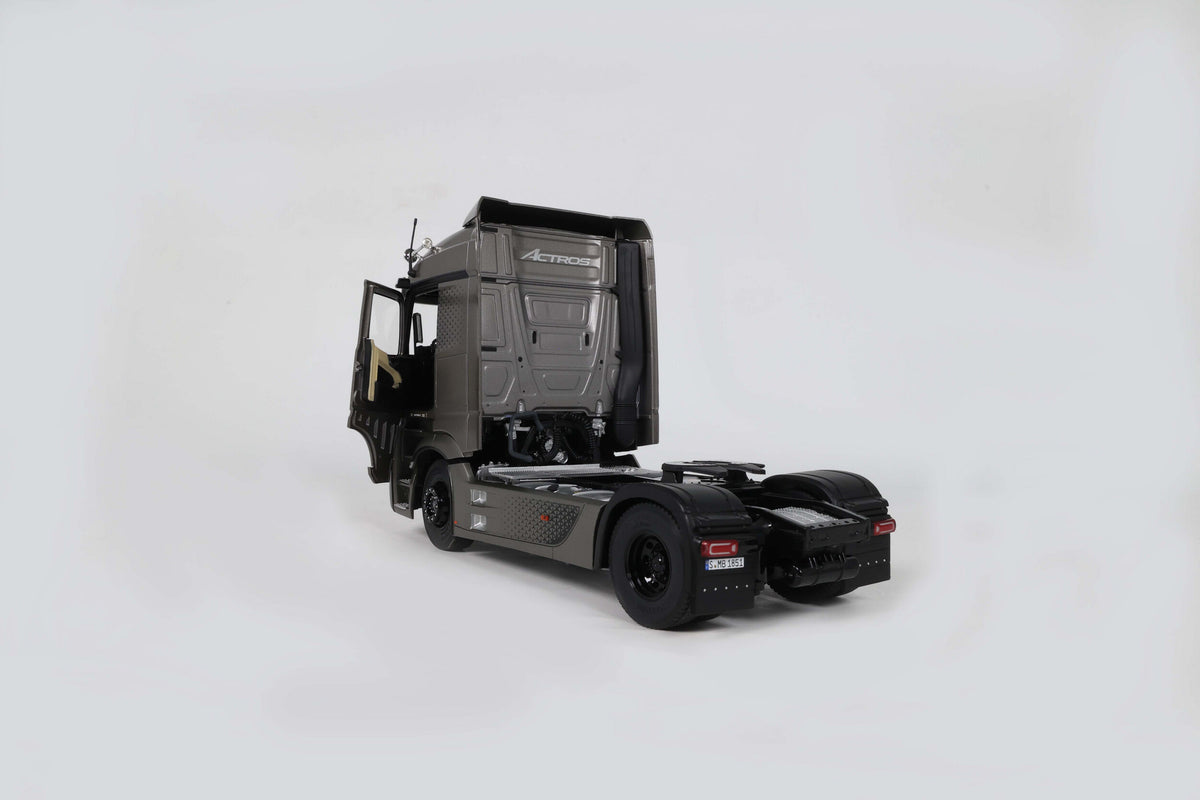 Solido S2400205 Camion miniature collection 1/24 Mercedes-Benz Actros L Argent mat 2021 - Breizh Modélisme.