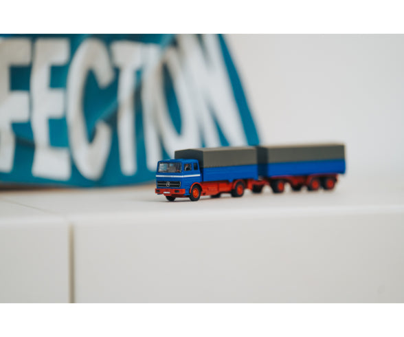Véhicule 1:87 M-B 1620 plateau avec remorque orange 1/87 - Breizh Modélisme.