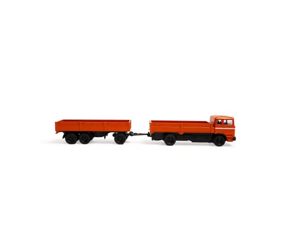 Véhicule 1:87 M-B 1620 plateau avec remorque orange 1/87