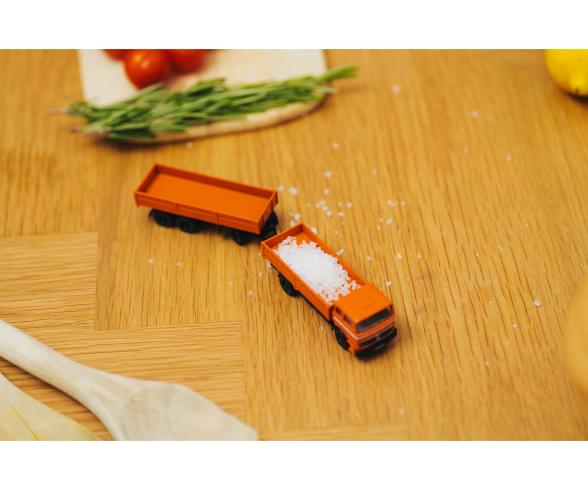 Véhicule 1:87 M-B 1620 plateau avec remorque orange 1/87
