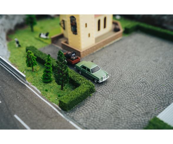 Véhicule M-B 200/8 vert avec remorque 1/87