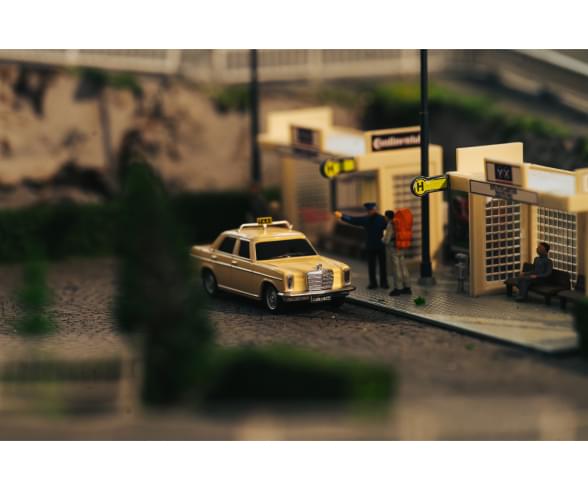 Véhicule M-B 200/8 Taxi 1/87