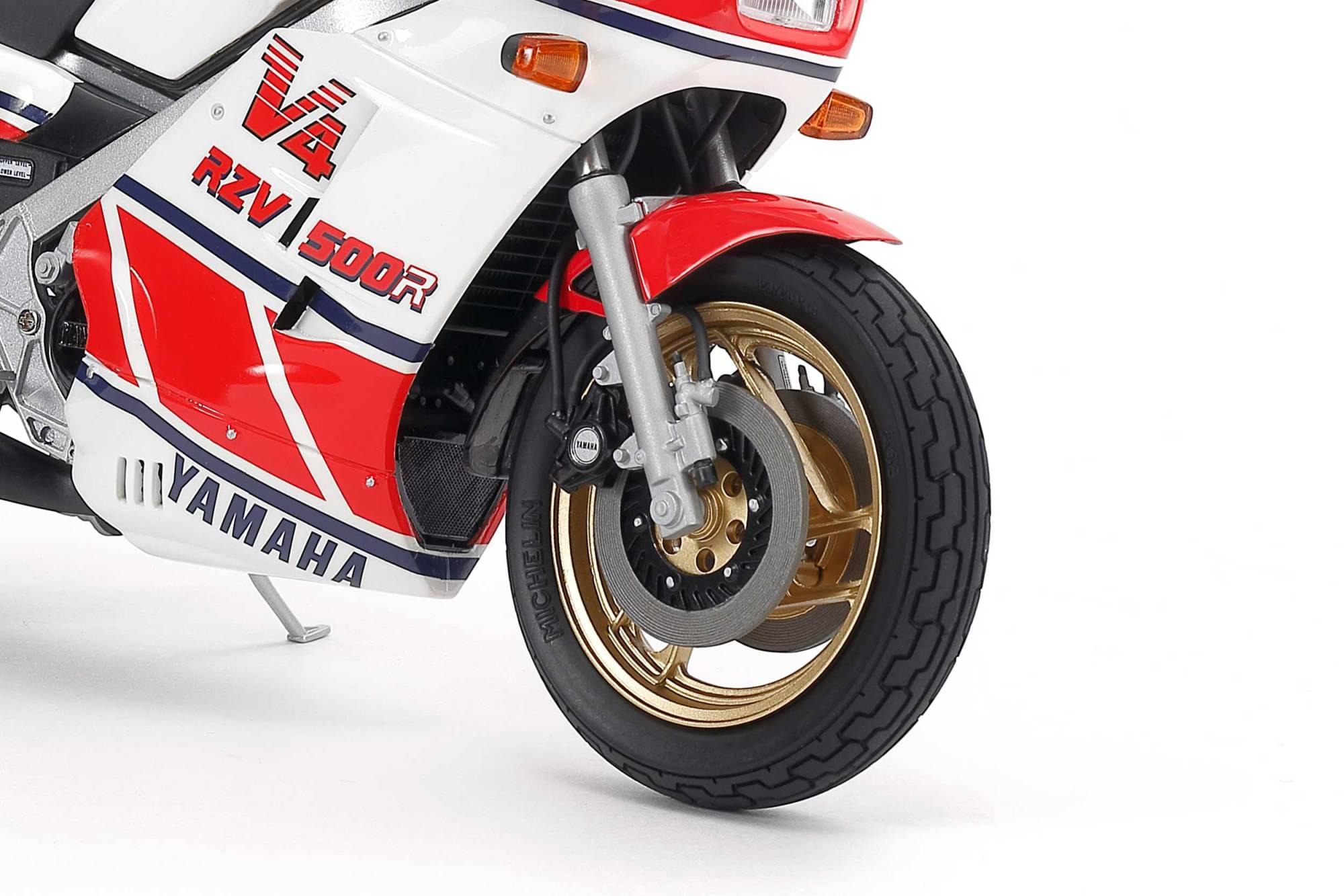 Maquette moto Yamaha RZV 500R 1/12 - Tamiya 14037 - Breizh Modélisme.