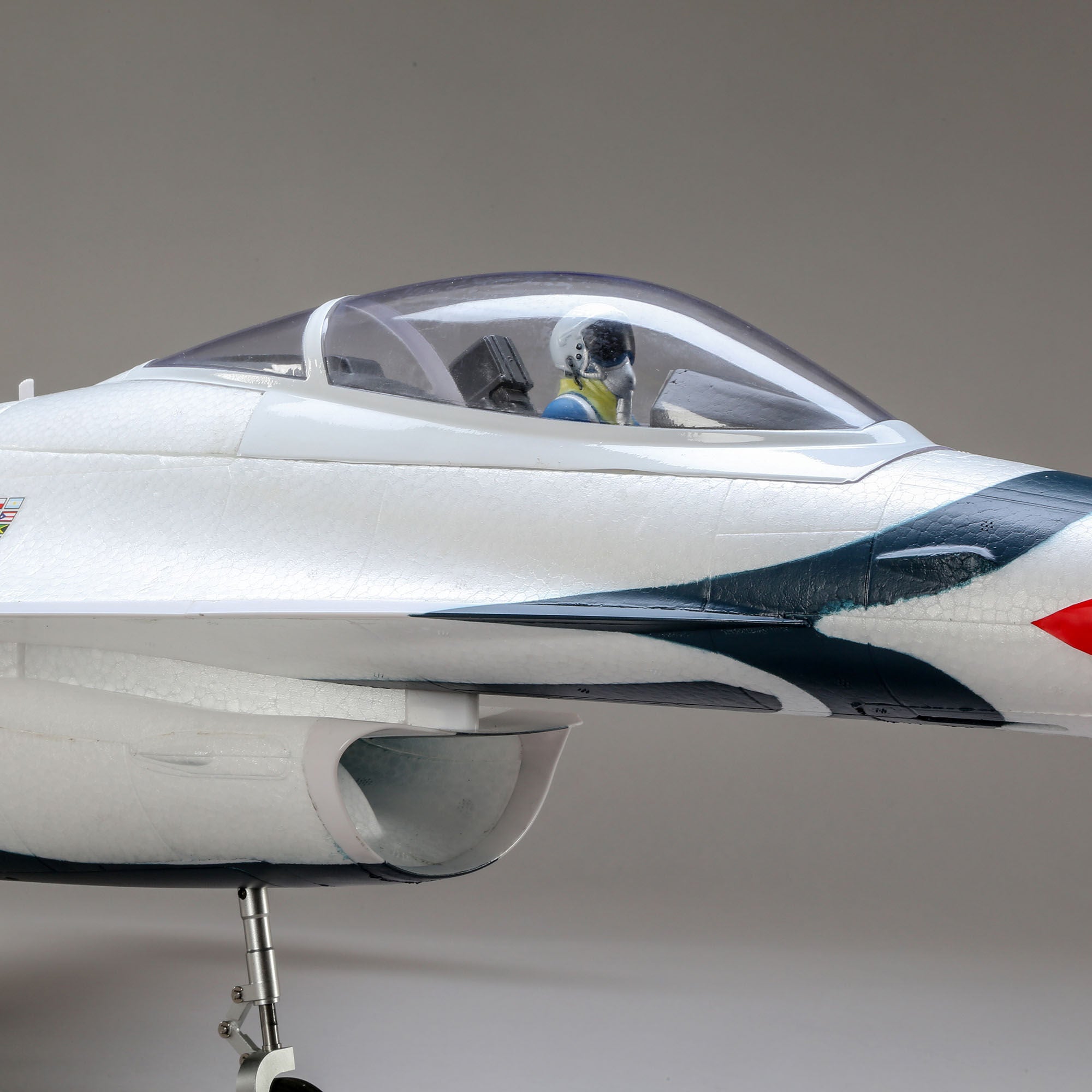 Avion F-16 Thunderbirds 70 mm EDF Jet BNF Basic avec AS3X et SAFE EFL178500