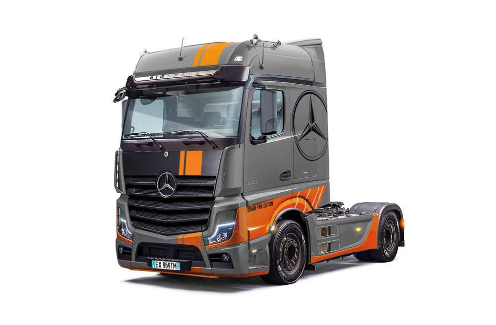Maquette camion MB Actros MP4 Big Space Grand prix 1/24 - I3968