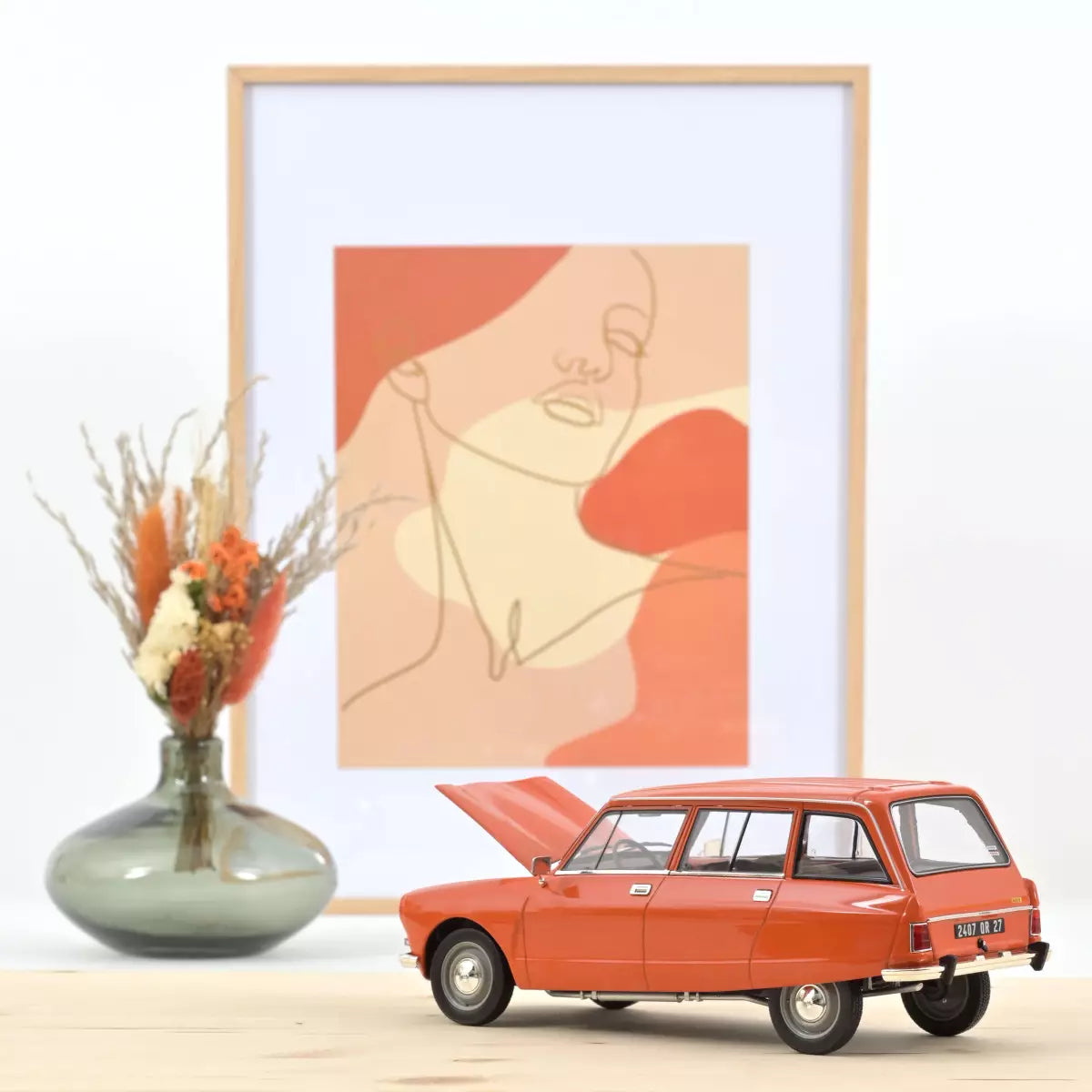 Voiture miniature collection 1/18 Citroën Ami 8 Break 1975 Ténéré Orange Norev 181674