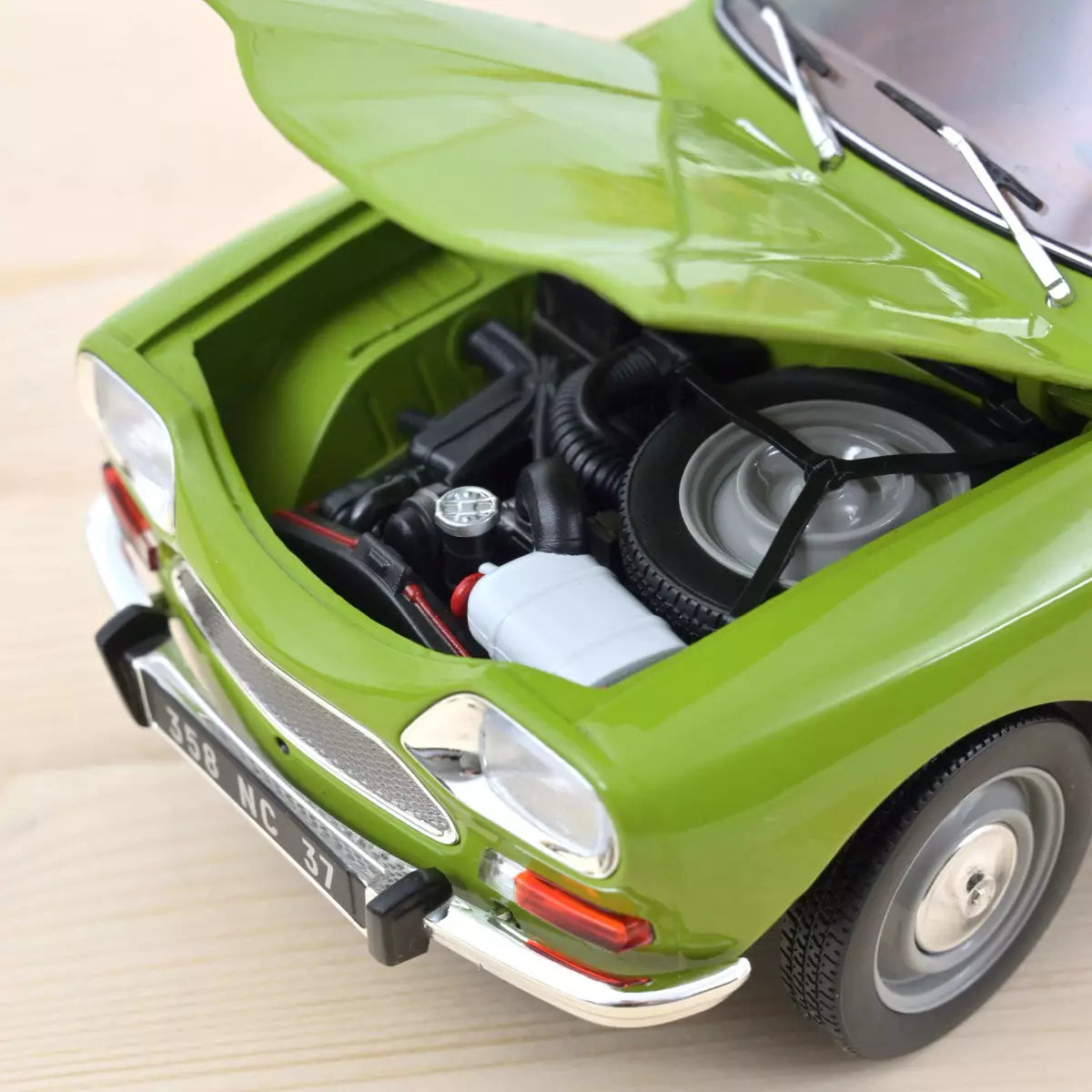 Voiture miniature collection 1/18 Citroën Ami 8 Club 1969 Iris Vert Norev 181677