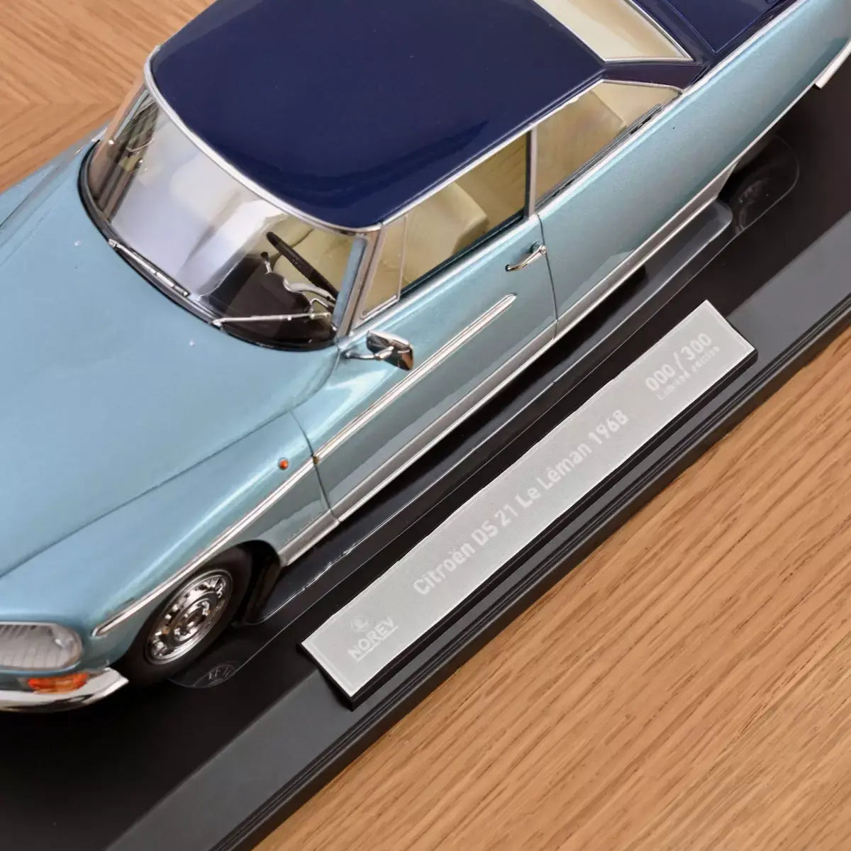 Voiture miniature collection 1/18 Citroën DS 21 Le Léman 1968 Bleu clair et foncé (300pcs) Norev 181752