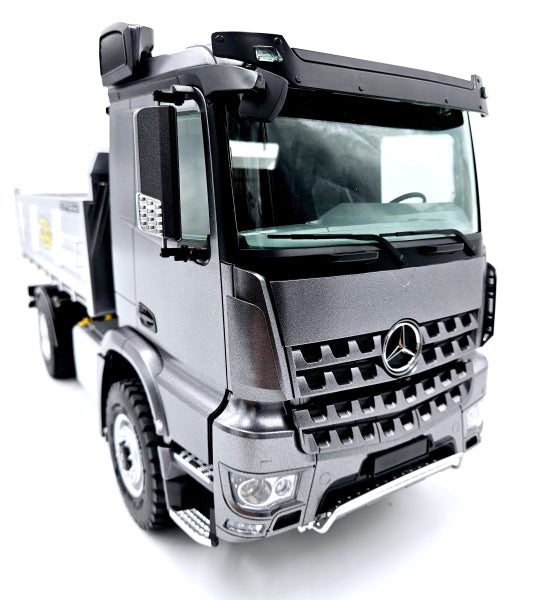 Camion à benne en métal 4x4 Mercedes-Benz Arocs électrique 1:14 gris foncé - Breizh Modélisme.