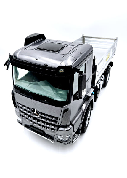 Camion à benne en métal 4x4 Mercedes-Benz Arocs électrique 1:14 gris foncé - Breizh Modélisme.