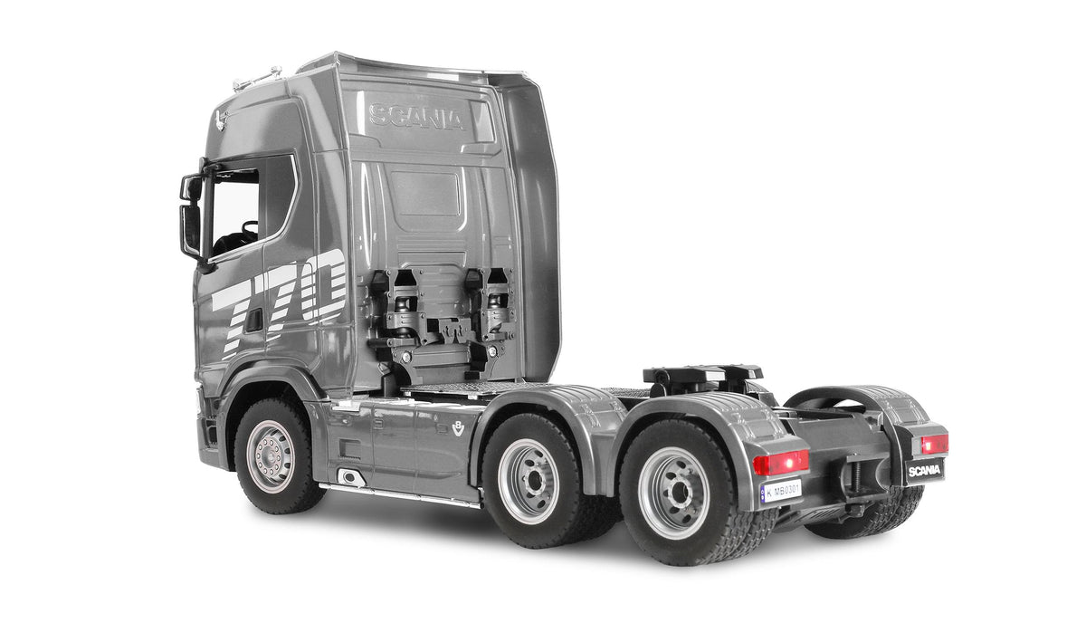 Amewi Scania 770S RC 1/24 gris avec remorque porte-engins (Copie) - Breizh Modélisme.