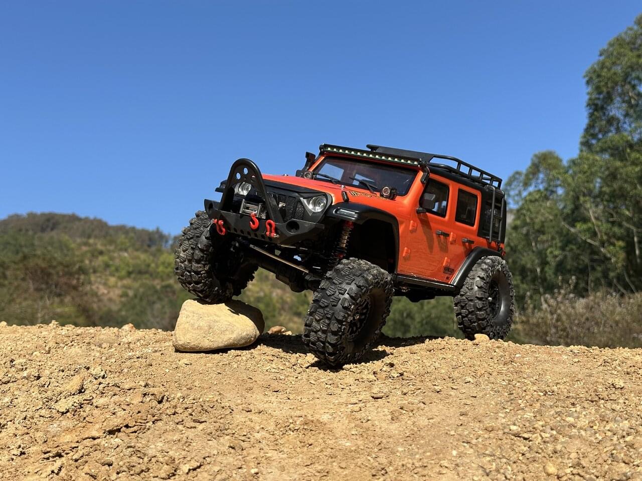 DF Models Crawler RC SDF-04S PRO 1/10 Scale rouge – Brushless RTR 3225 - Breizh Modélisme.