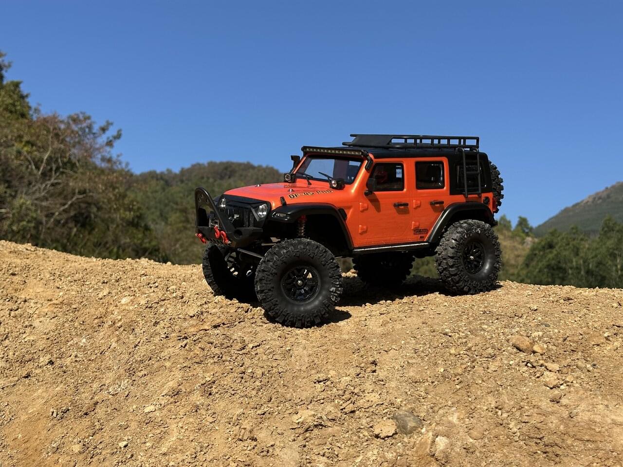DF Models Crawler RC SDF-04S PRO 1/10 Scale rouge – Brushless RTR 3225 - Breizh Modélisme.