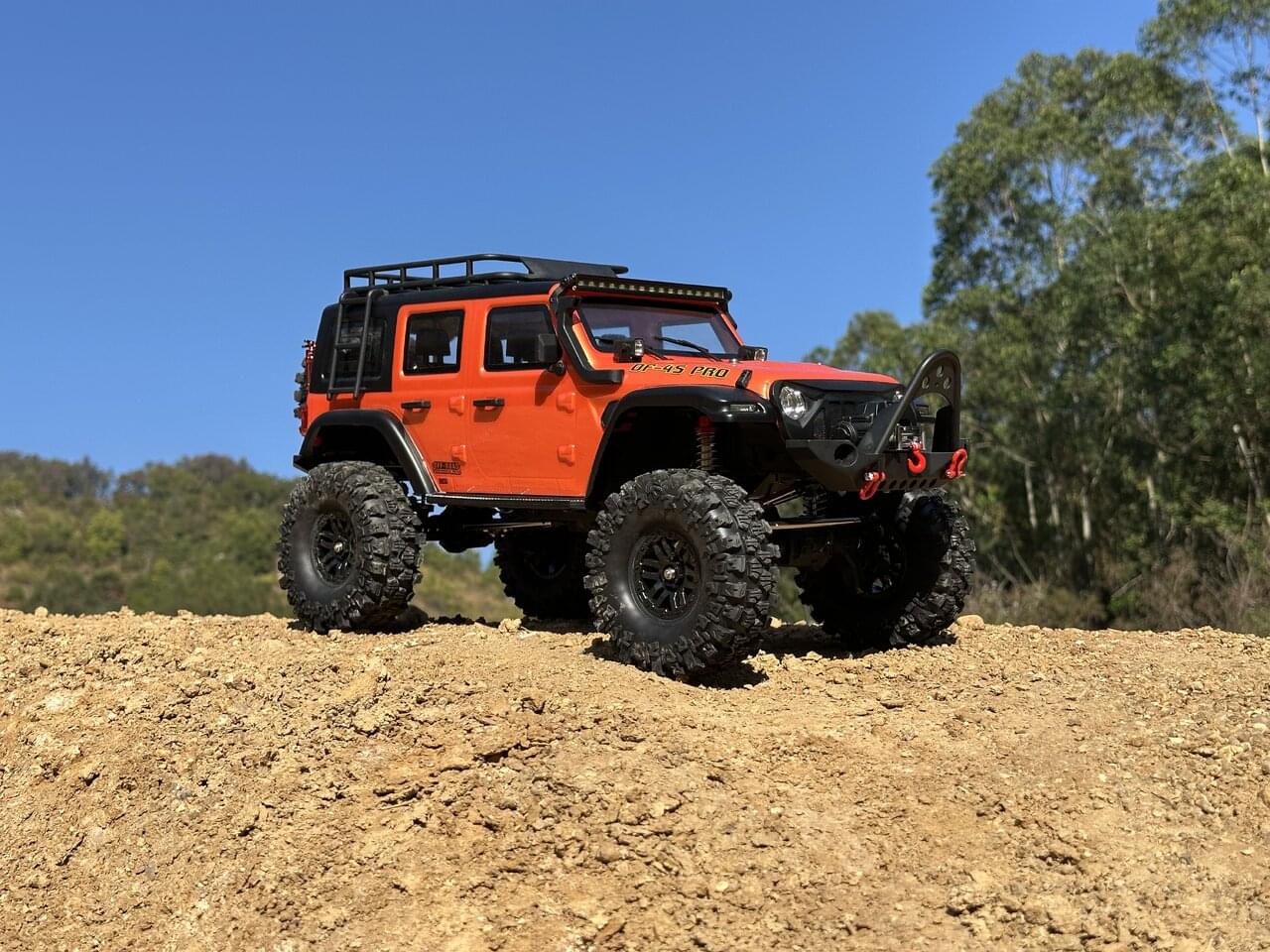 DF Models Crawler RC SDF-04S PRO 1/10 Scale rouge – Brushless RTR 3225 - Breizh Modélisme.