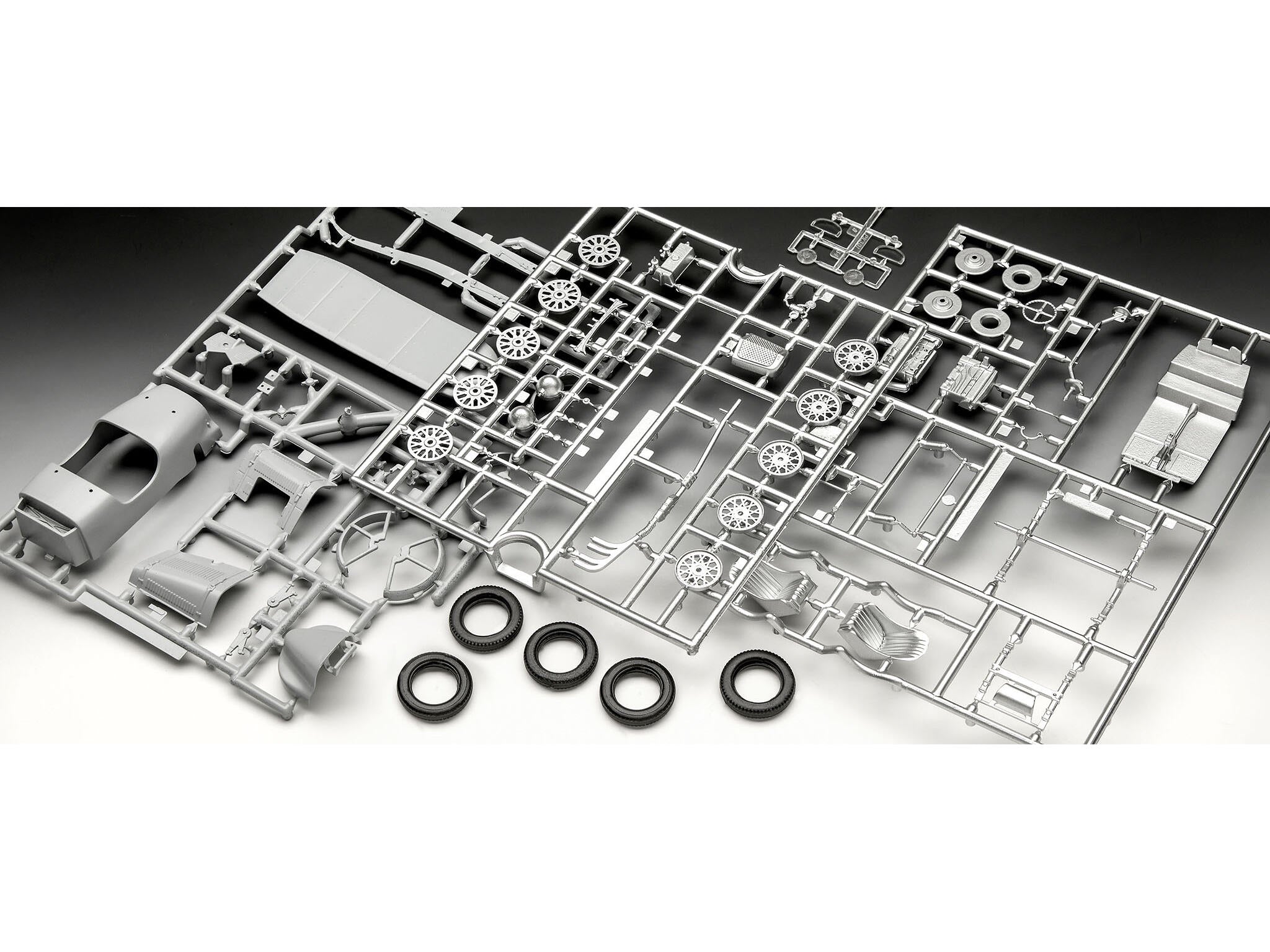 Maquette Revell Starter kit 77751 Aston Martin Ulster avec accessoires de base