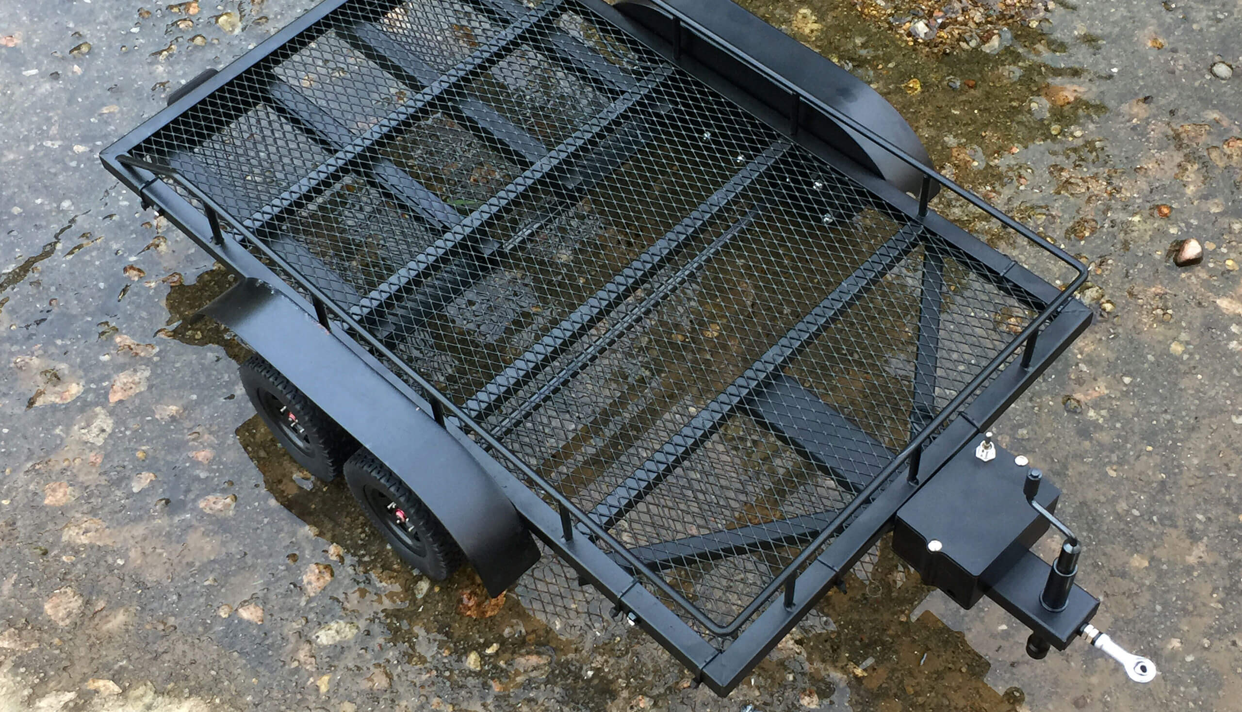 Trailer Remorque en acier double essieu avec kit Led (550x335mm) - Amewi 22197