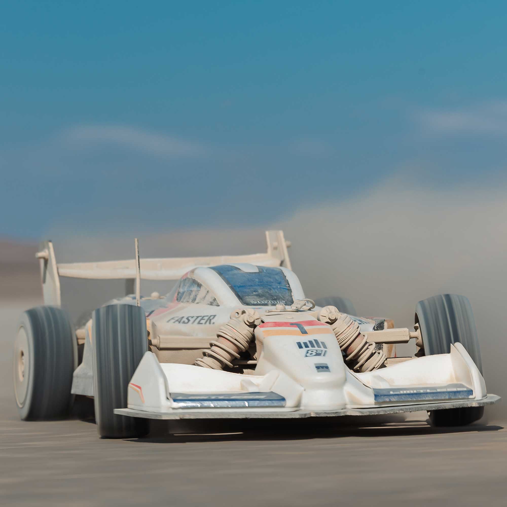 Formule 1 Limitless ARRMA 1/7 8S AVC 4X4 RTR Brushless Blanc/Bleu - ARA7816T2
