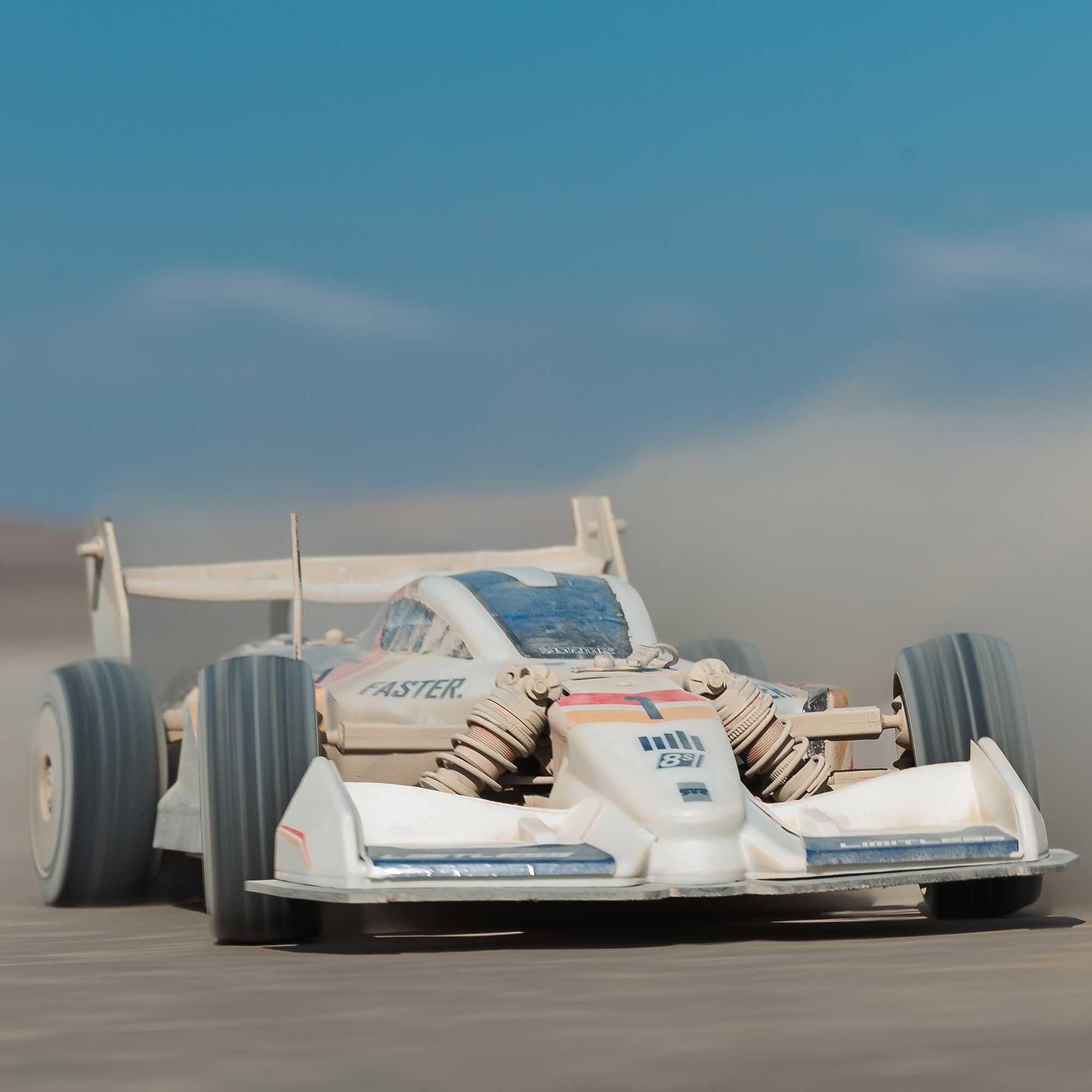 Formule 1 Limitless ARRMA 1/7 8S AVC 4X4 RTR Brushless Blanc/Bleu - ARA7816T2