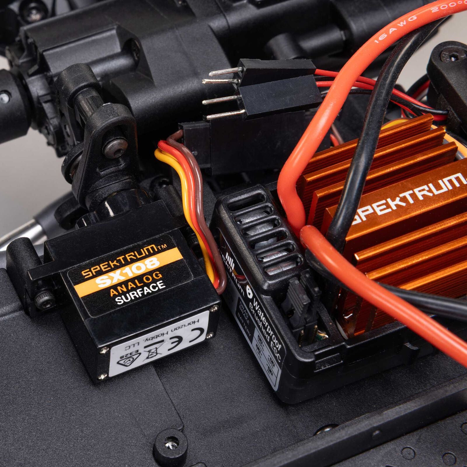 Crawler Axial 1/10 SCX10 III Jeep CJ-7 4WD charbon RTR - rouge AXI03008V2T1 - Breizh Modélisme.