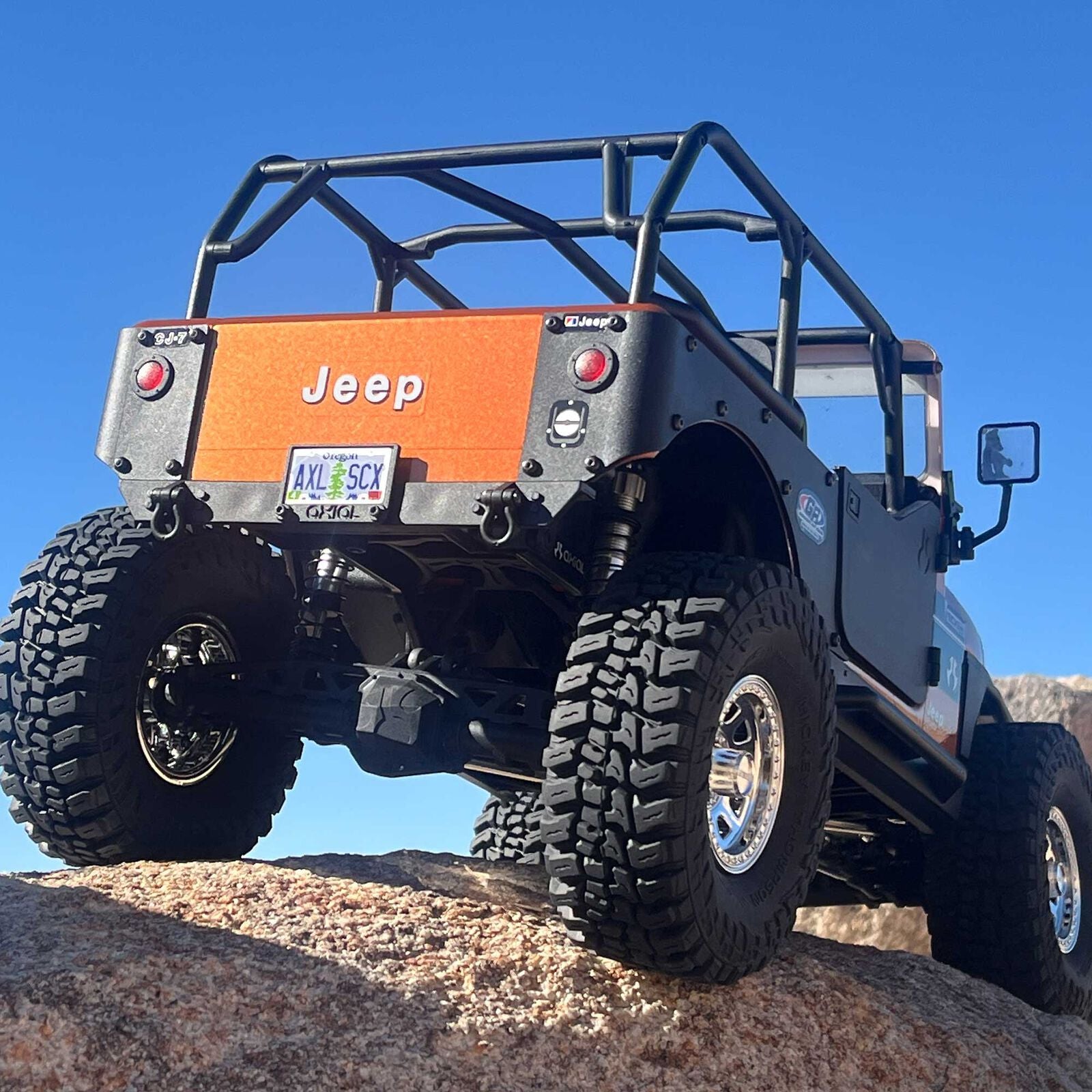 Crawler Axial 1/10 SCX10 III Jeep CJ-7 4WD charbon RTR - cuivre AXI03008V2T2 - Breizh Modélisme.