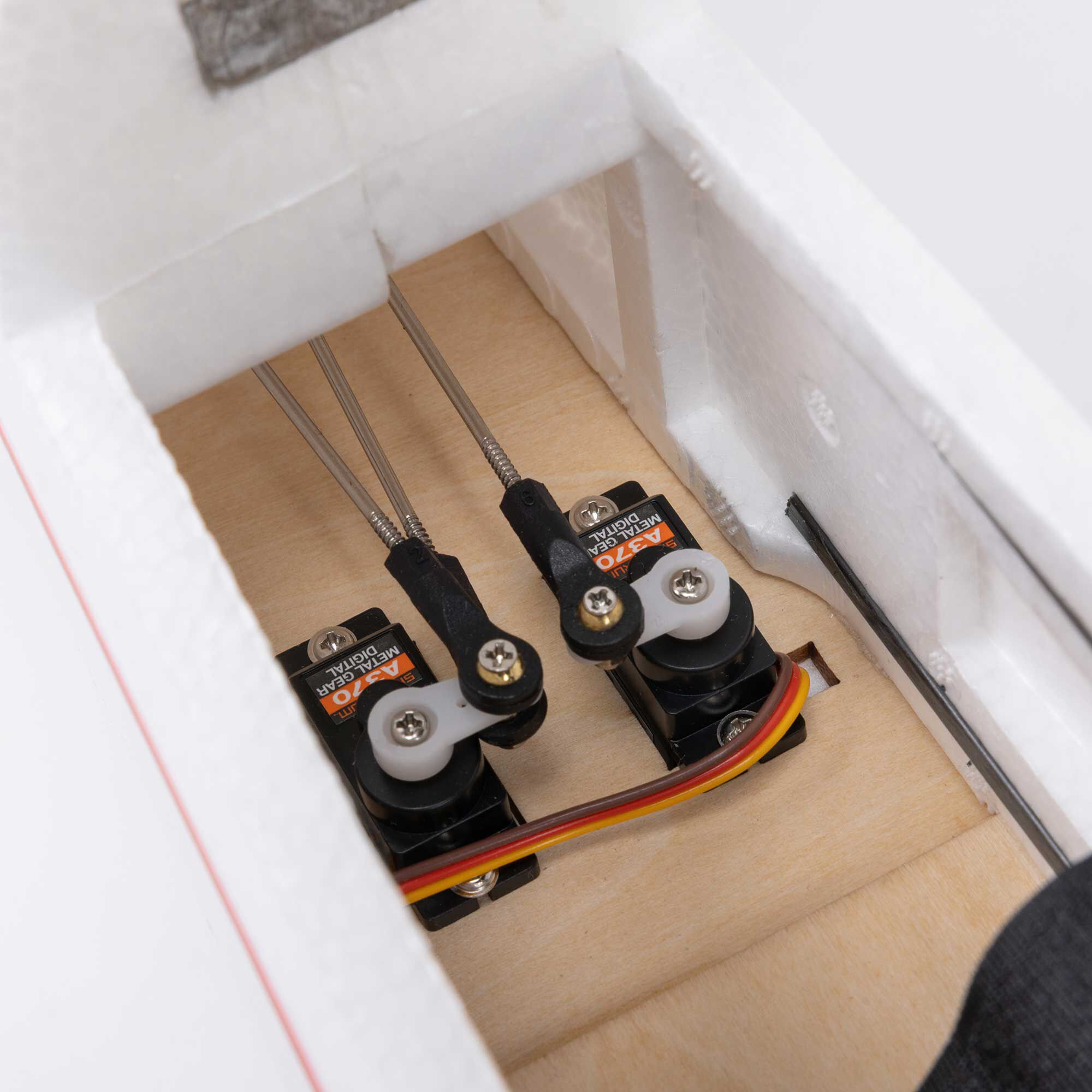 V1200 1.2m BNF Basic avec AS3X+ SAFE EFL120050