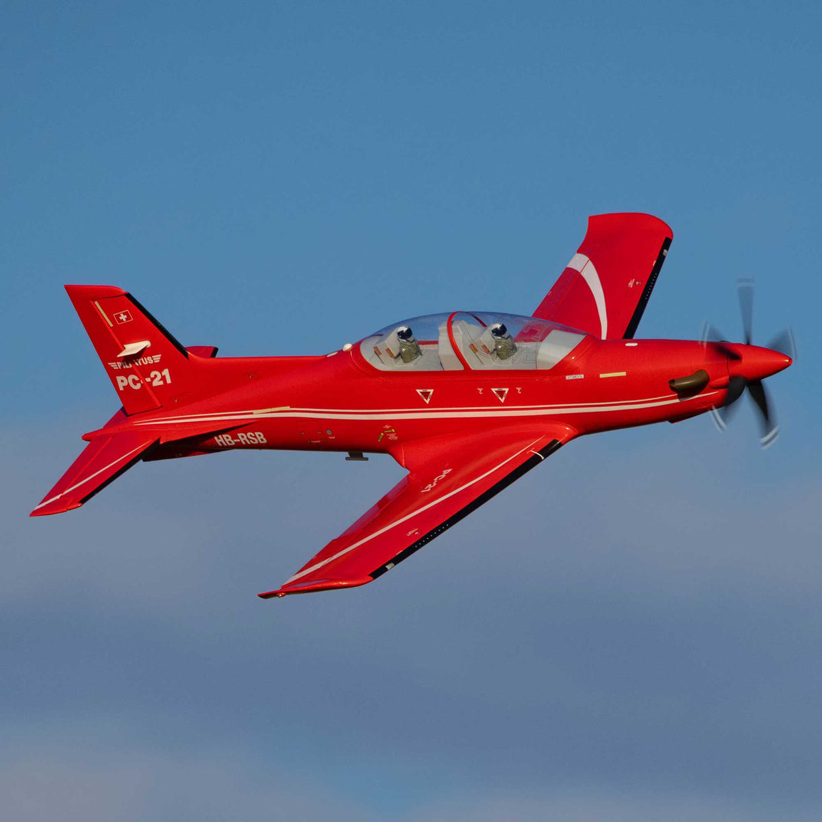 Avion RC E-flite Pilatus PC-21 1,3 m PNP – EFL14975 - Breizh Modélisme.
