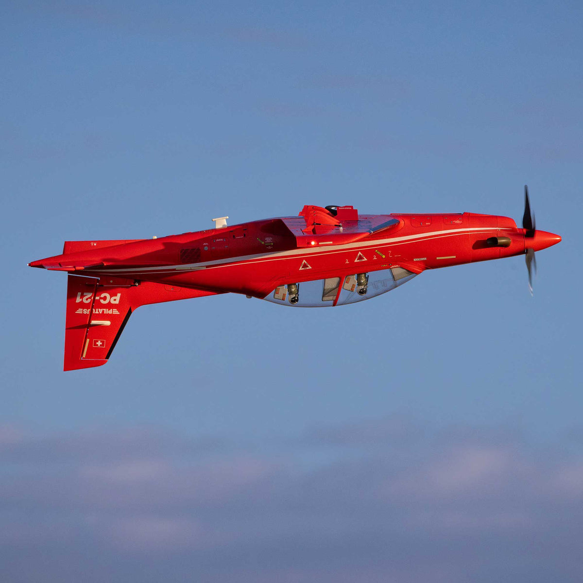 Avion RC E-flite Pilatus PC-21 1,3 m PNP – EFL14975 - Breizh Modélisme.