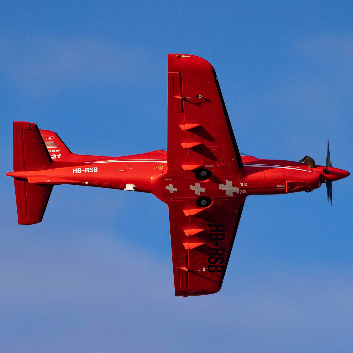 Avion RC E-flite Pilatus PC-21 1,3 m PNP – EFL14975 - Breizh Modélisme.