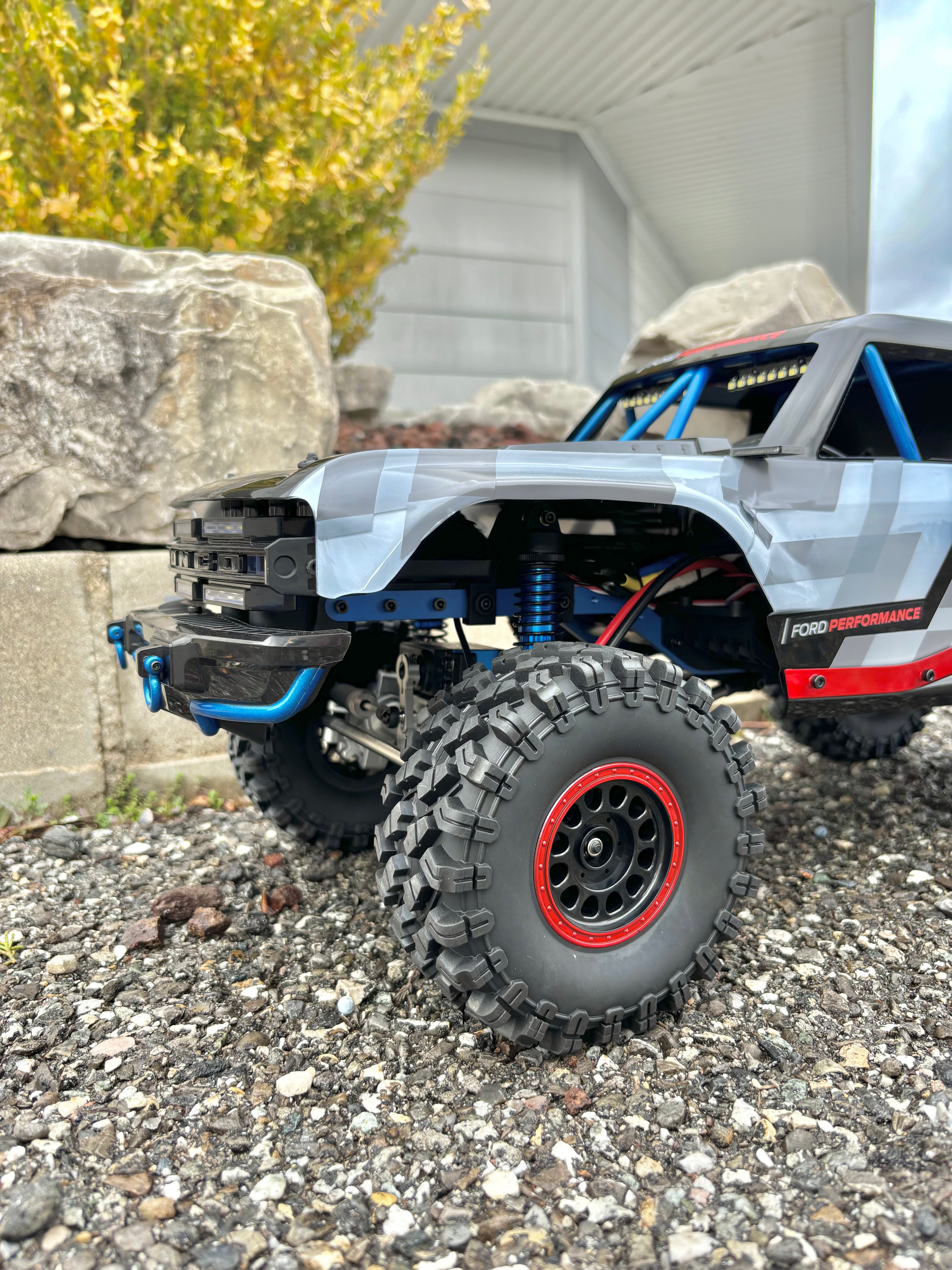 MJX Hyper GO H8P 1/8 RC Crawler Brushless Ford Bronco Baja 1000
