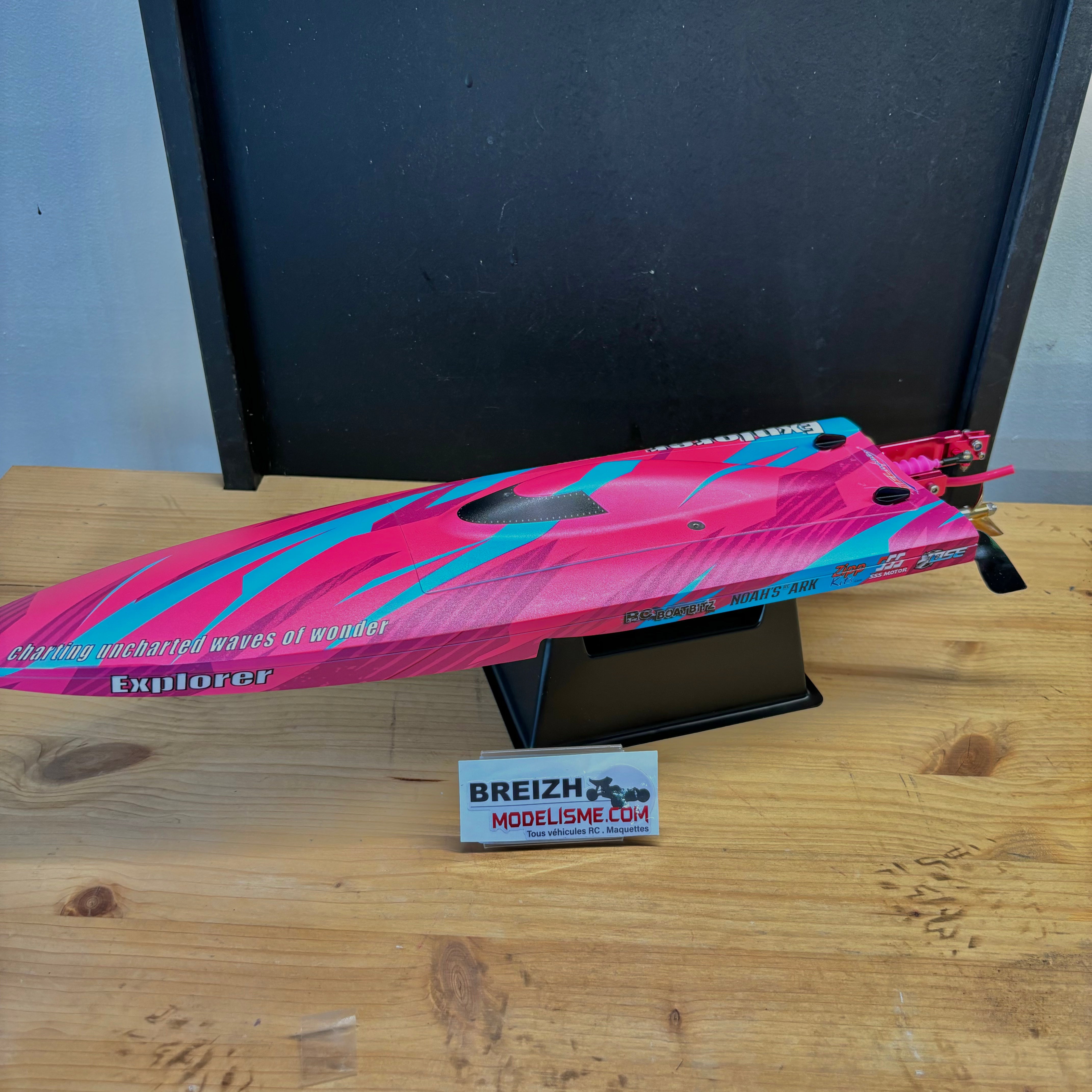 Bateau radiocommandé TFL Hobby 1158 Brushless Explorer Mono RTR - rose