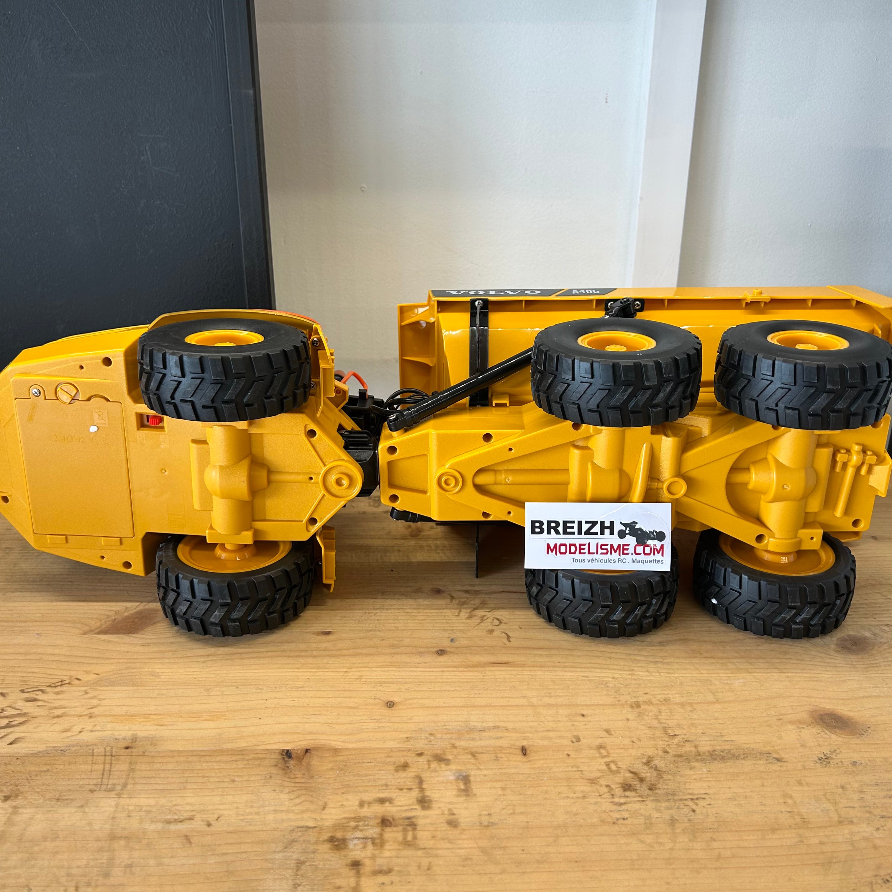 Camion de chantier RC à benne basculante E591-003 Volvo FM1683 / T806