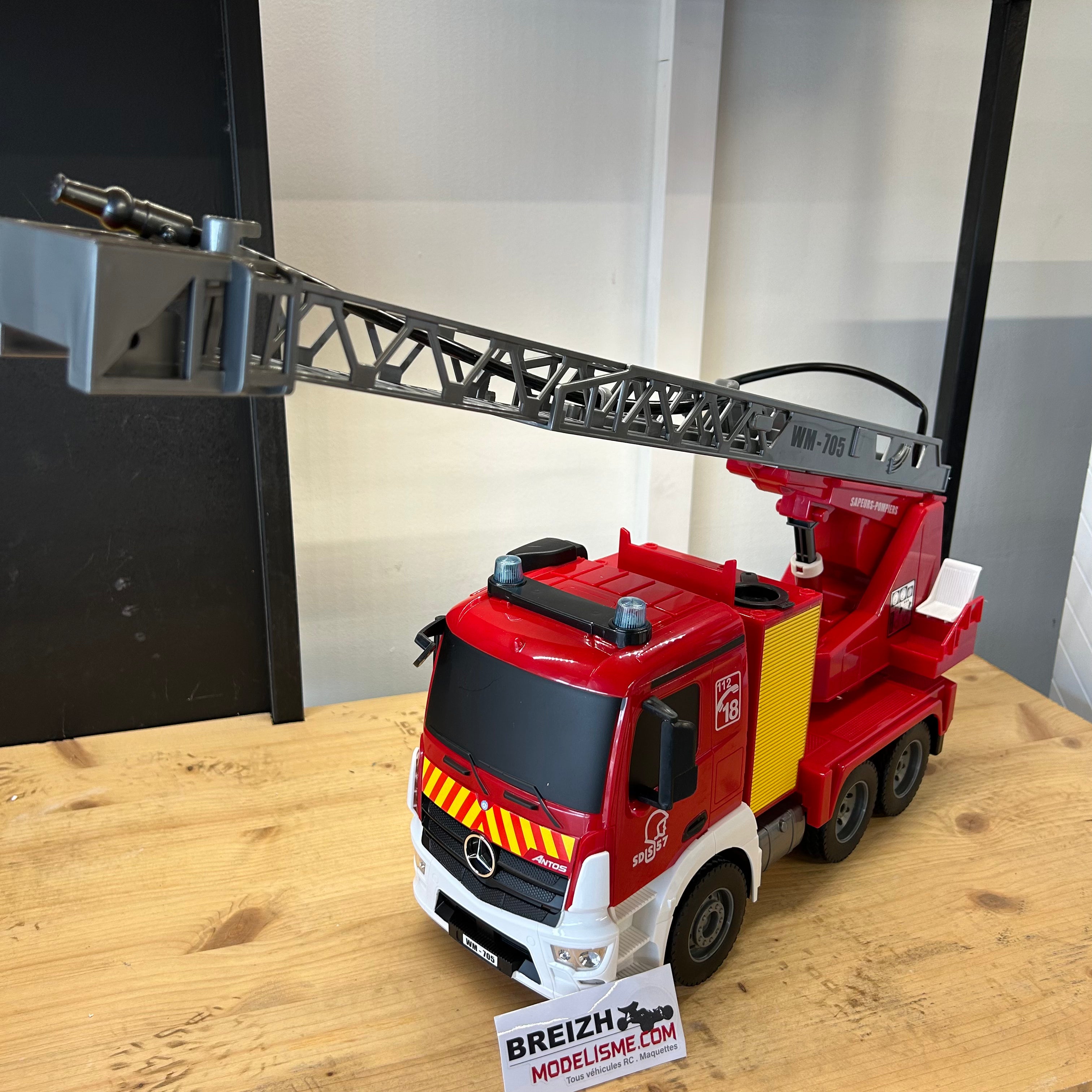 Camion de Pompiers Radiocommandé - T2M T705