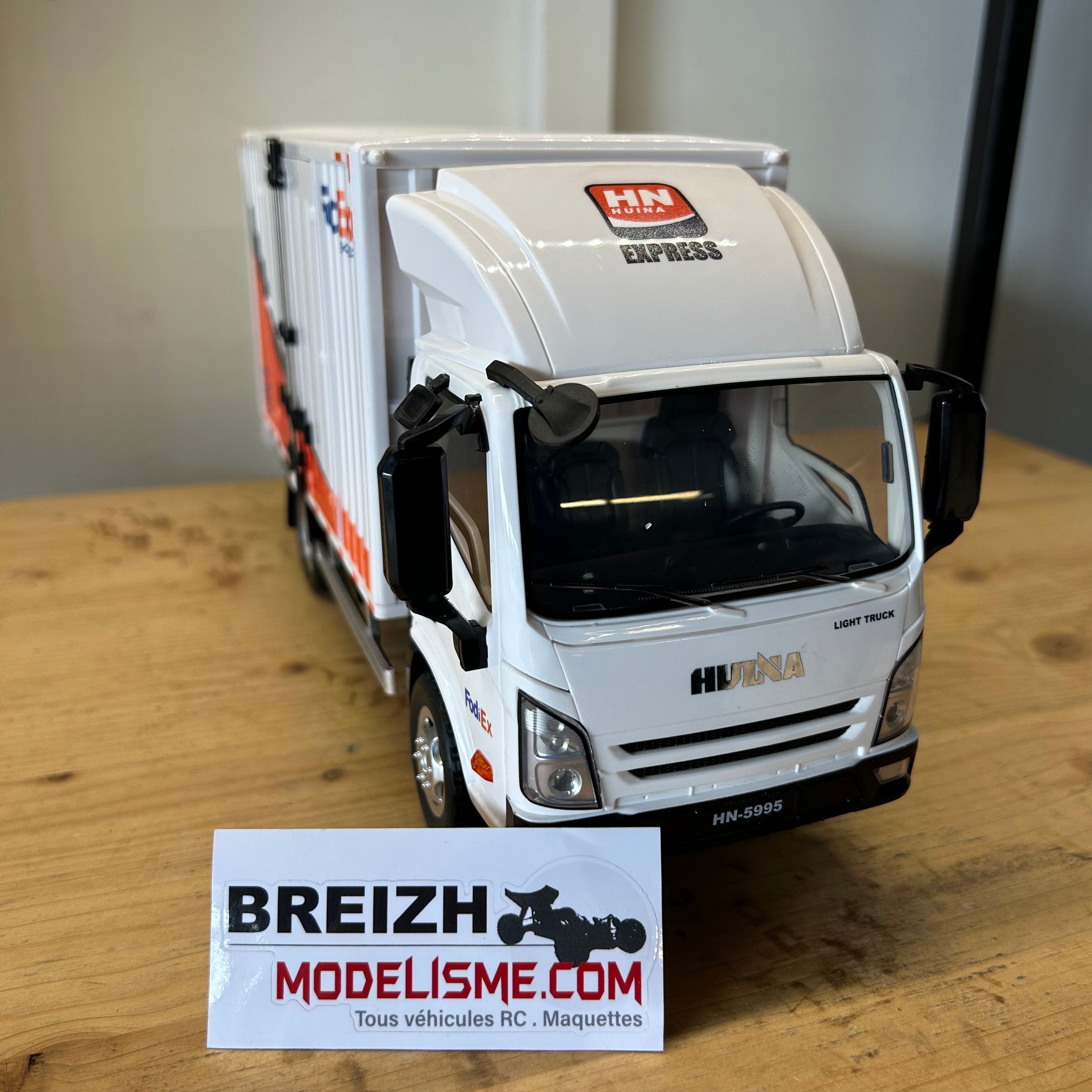 Camion de livraison radiocommandé Huina 1/18 - CY1524