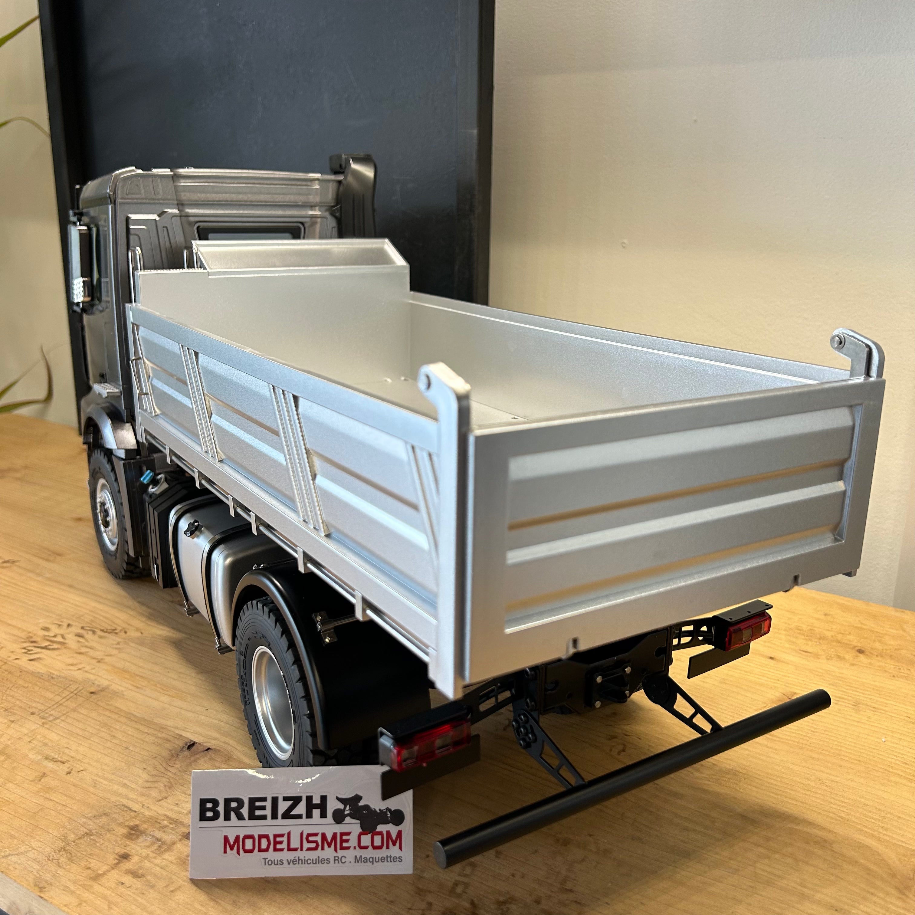 FM Electrics Camion à benne en métal 4x4 Kabolite K5701 gris 1:14