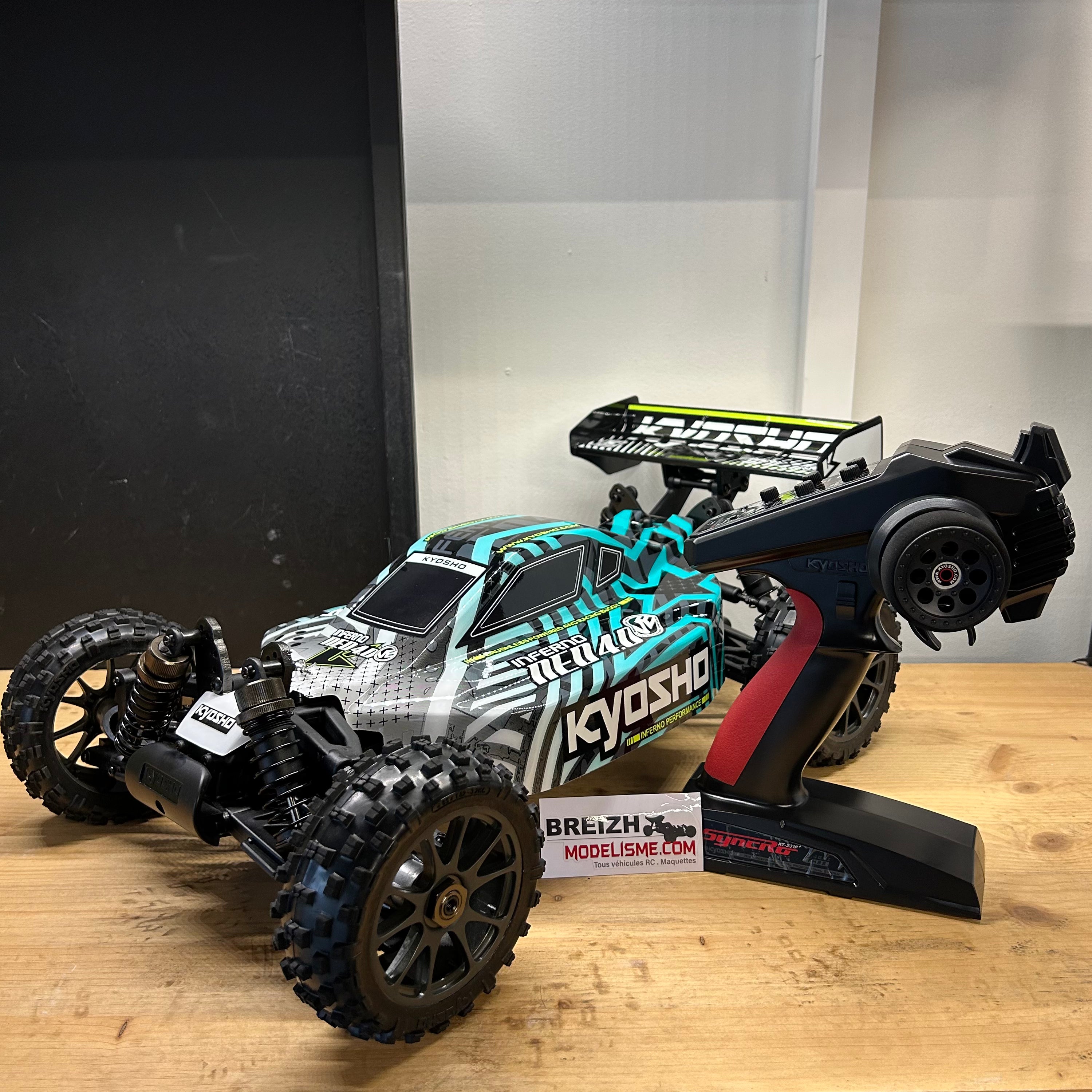 Buggy Kyosho Inferno Neo brushless VE 4.0 1/8 EP RTR T1 blanc - K.34118T2B