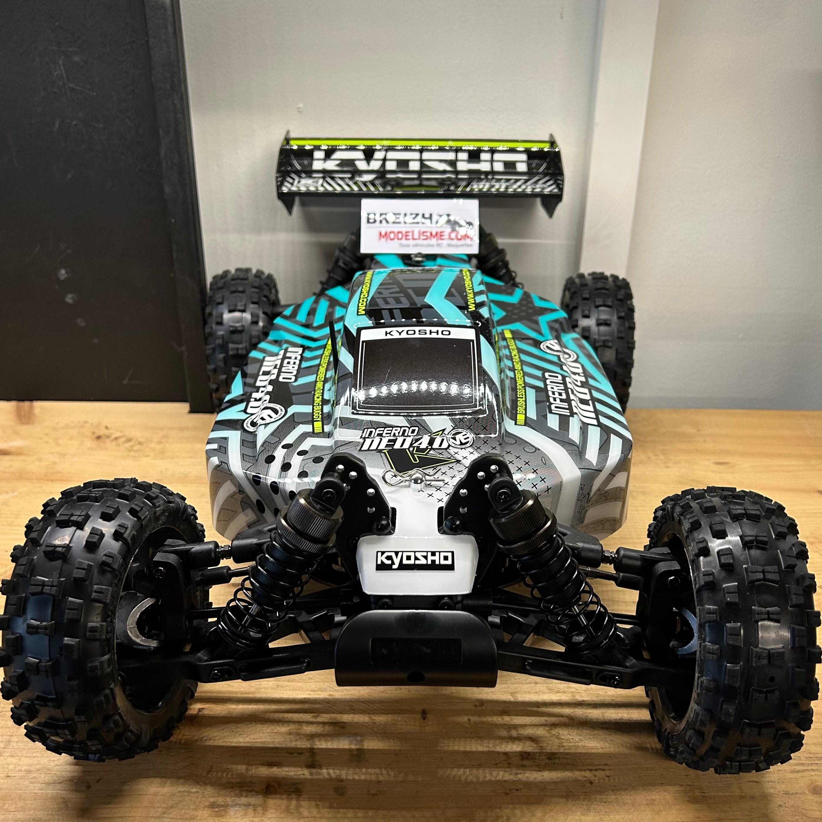 Buggy Kyosho Inferno Neo brushless VE 4.0 1/8 EP RTR T1 blanc - K.34118T2B