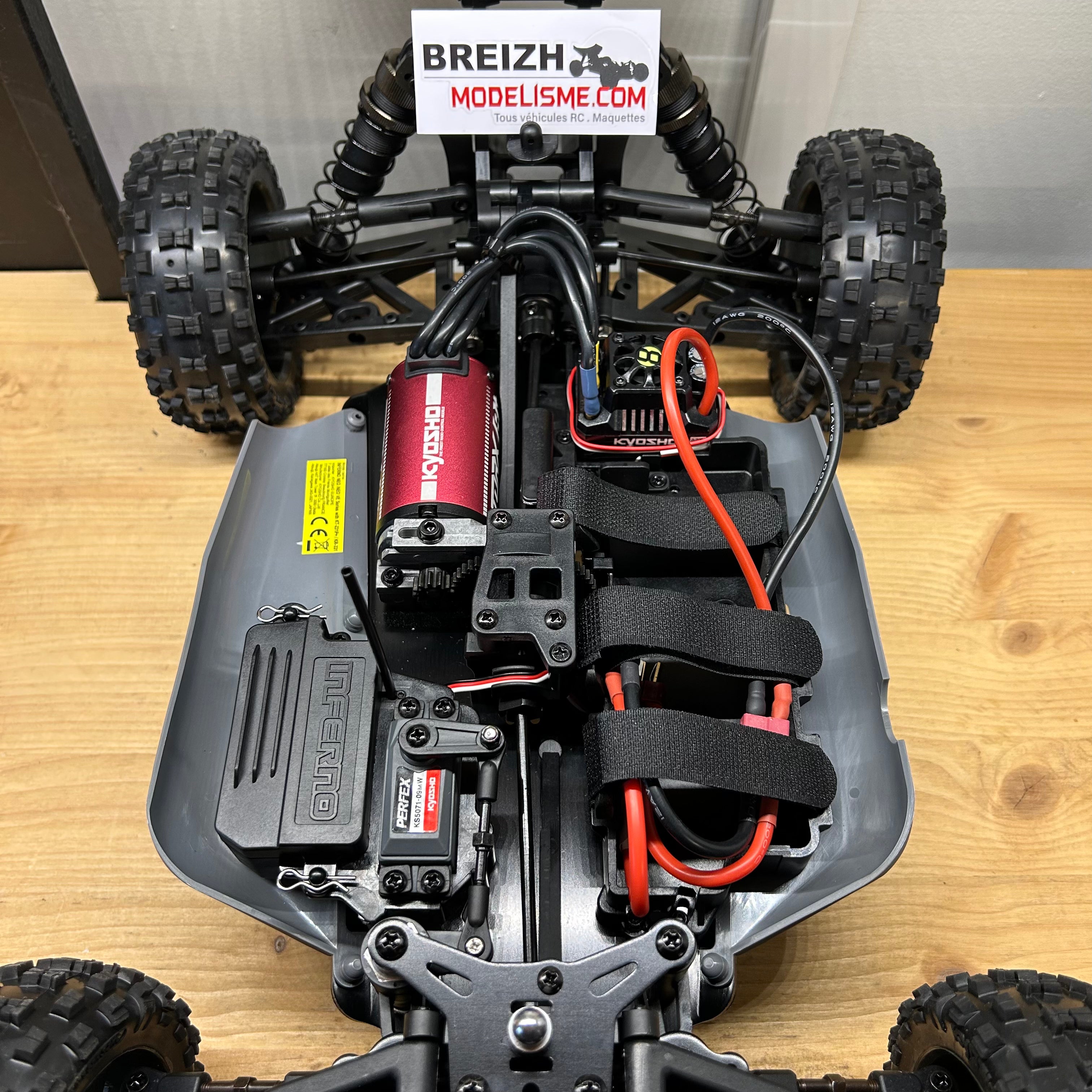 Buggy Kyosho Inferno Neo brushless VE 4.0 1/8 EP RTR T1 blanc - K.34118T2B