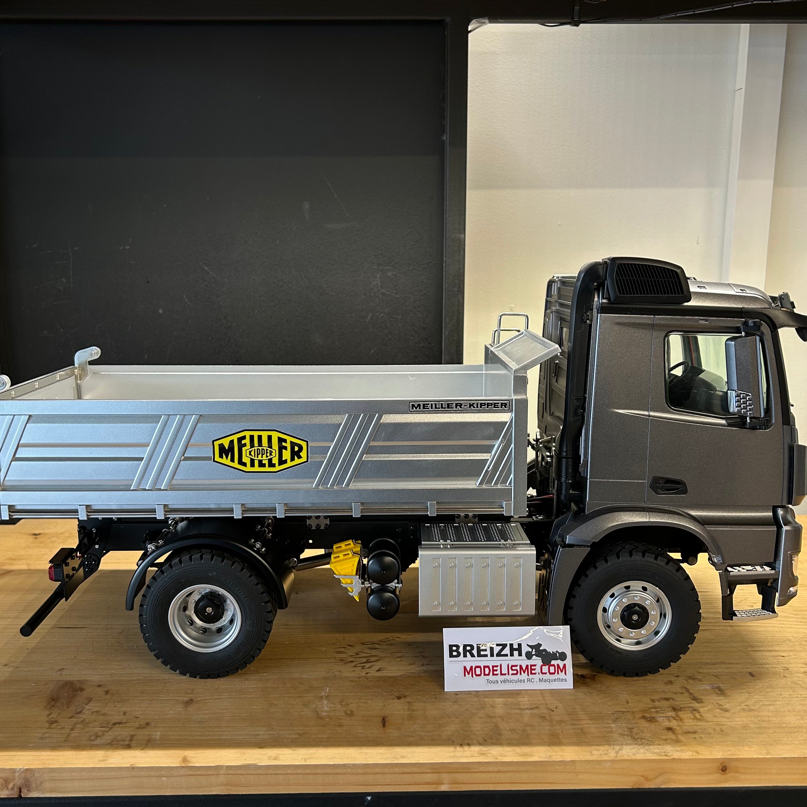 FM Electrics Camion à benne en métal LKW Kipper 4x4 Mercedes-Benz Arocs 1:14 gris foncé