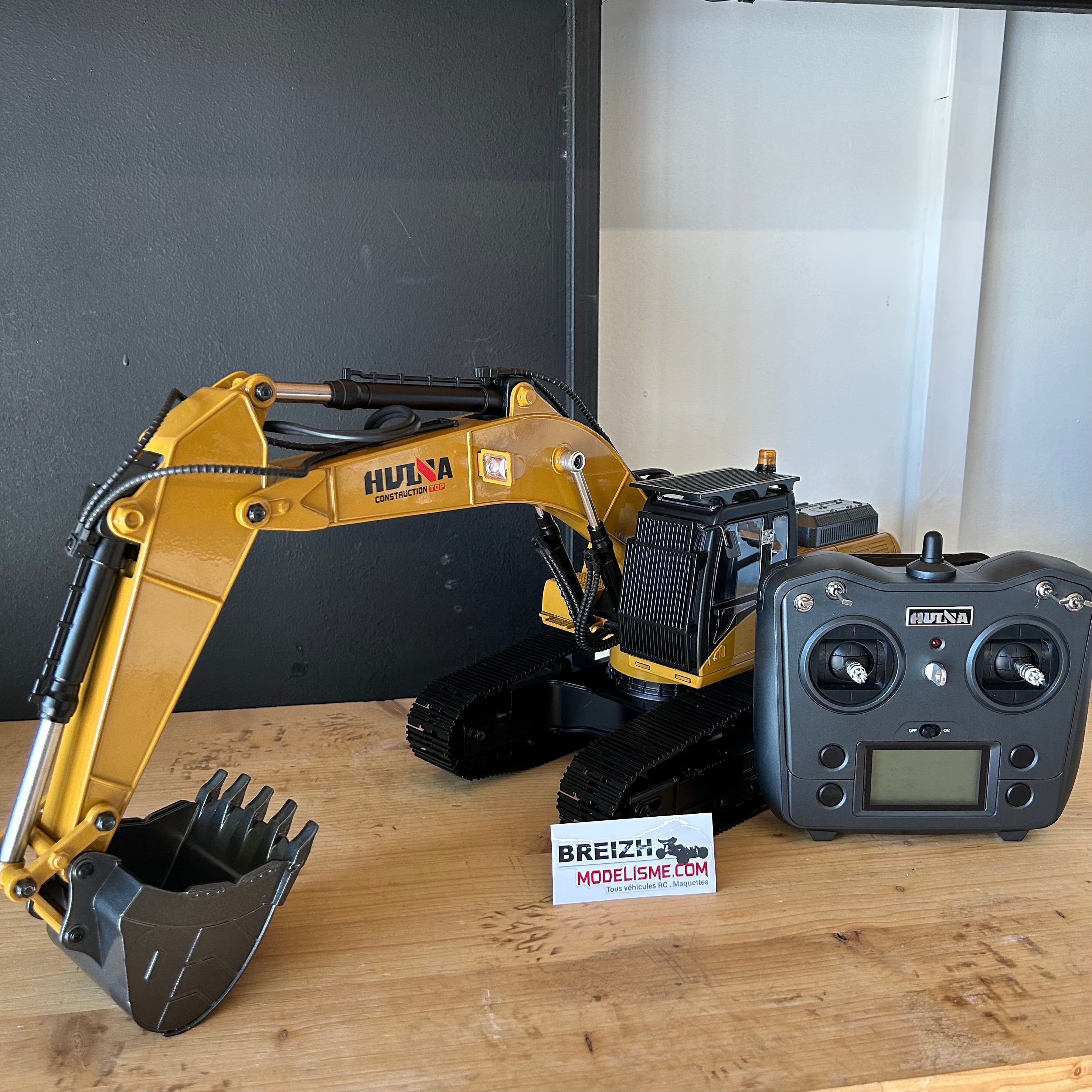 Pelleteuse Huina 1/14 full métal 23CH 2.4G Version 5.0 - CY1580V5