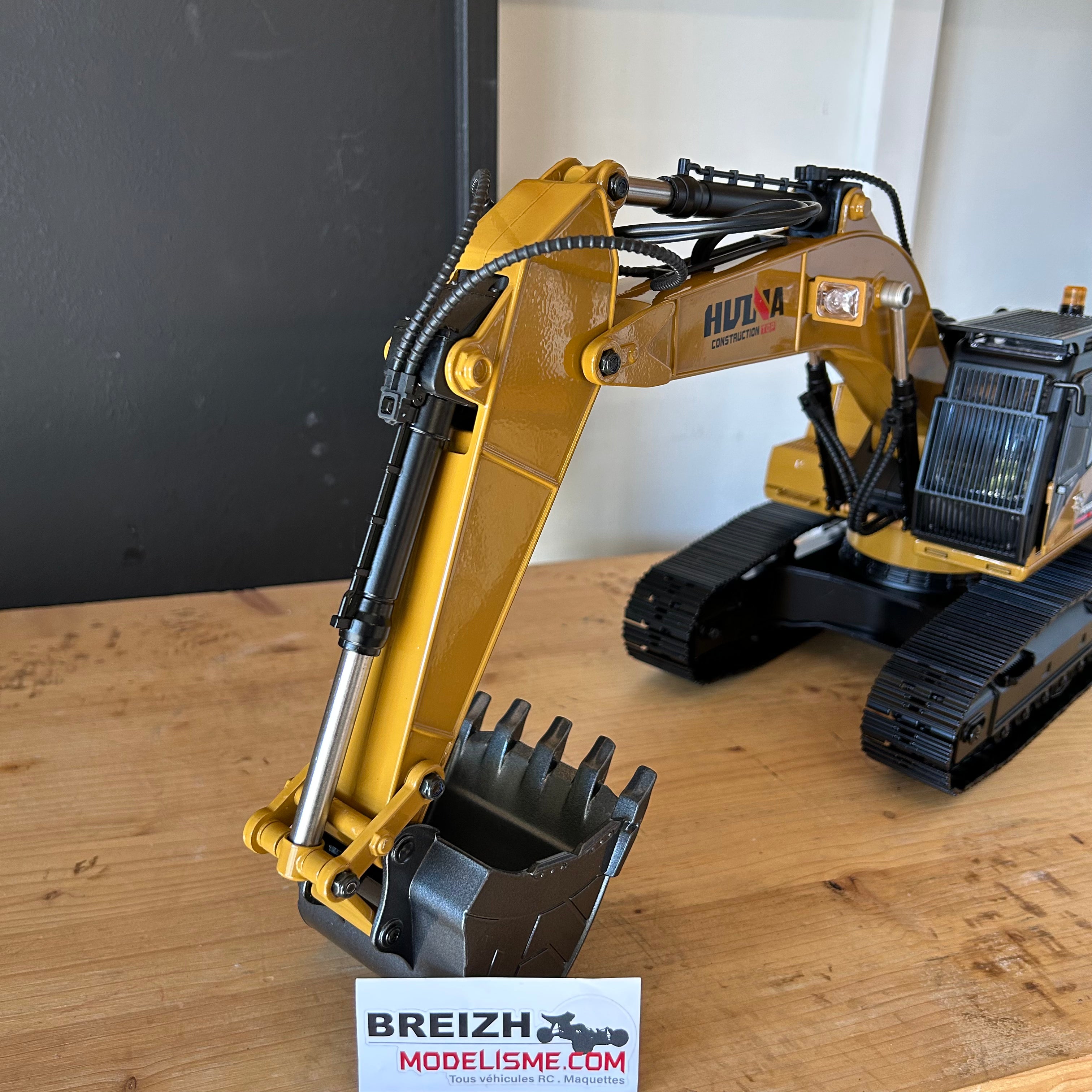 Pelleteuse Huina 1/14 full métal 23CH 2.4G Version 5.0 - CY1580V5