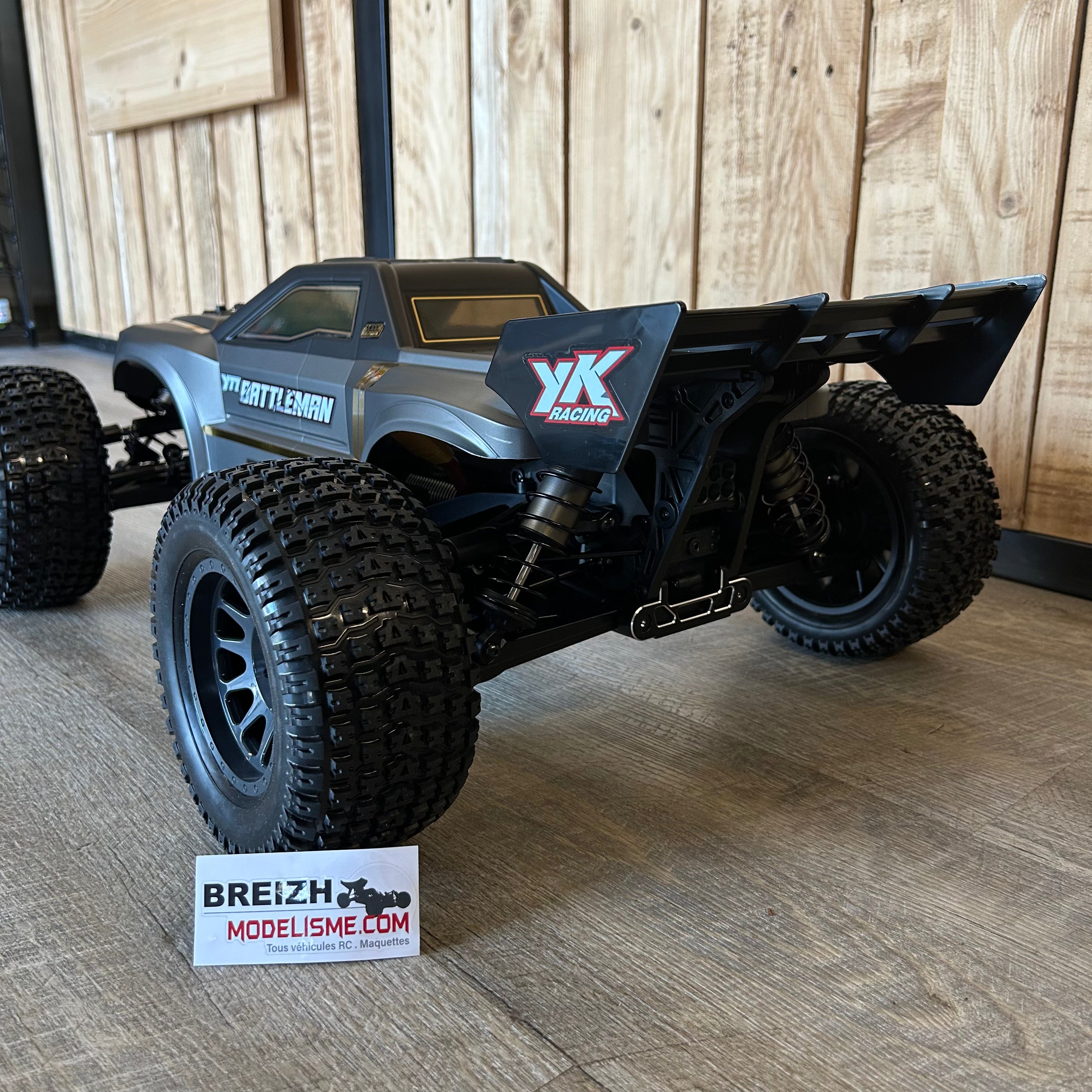 Yikong YT7 Pro Battlemann 1/7 Truggy 4WD Brushless gris 90km/h