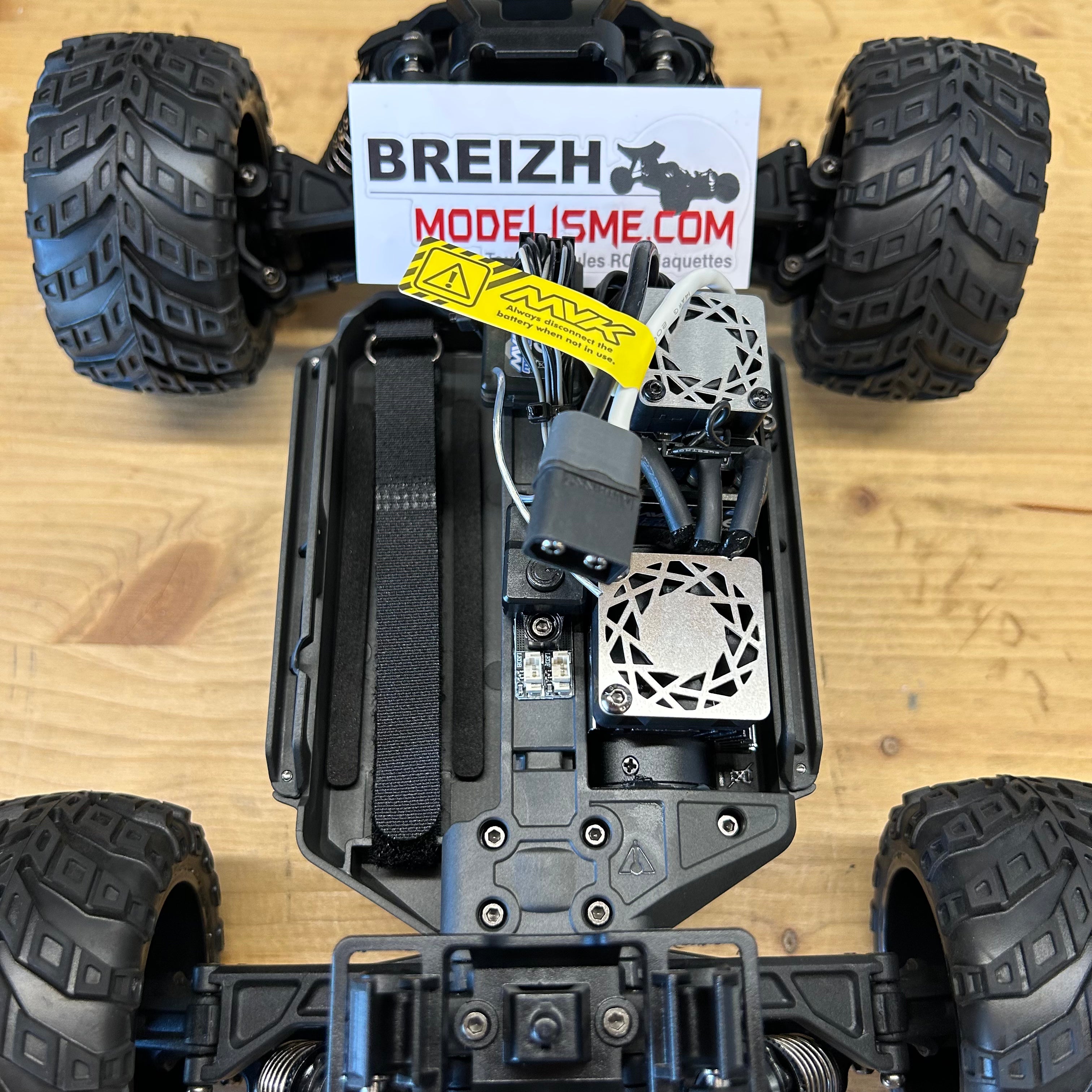 Maverick 151002 QBIT Monster truck 1/16 version brushless PRO 80km/h / UD1610S