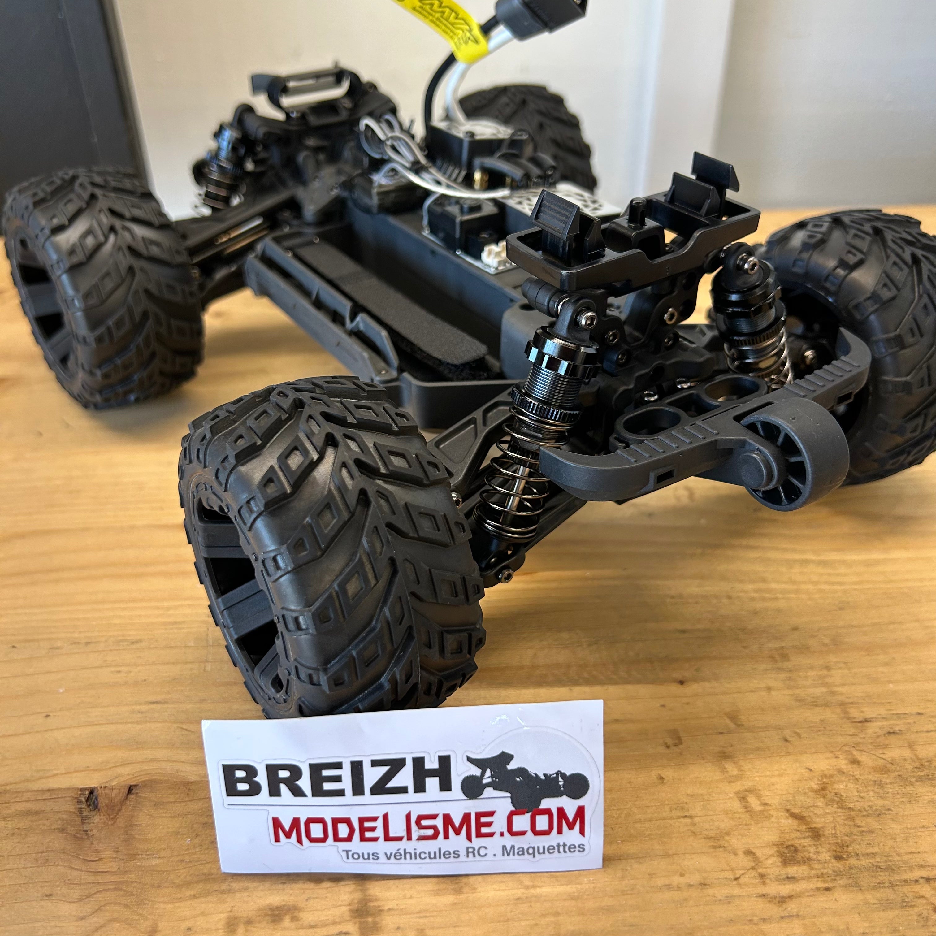 Maverick 151002 QBIT Monster truck 1/16 version brushless PRO 80km/h / UD1610S