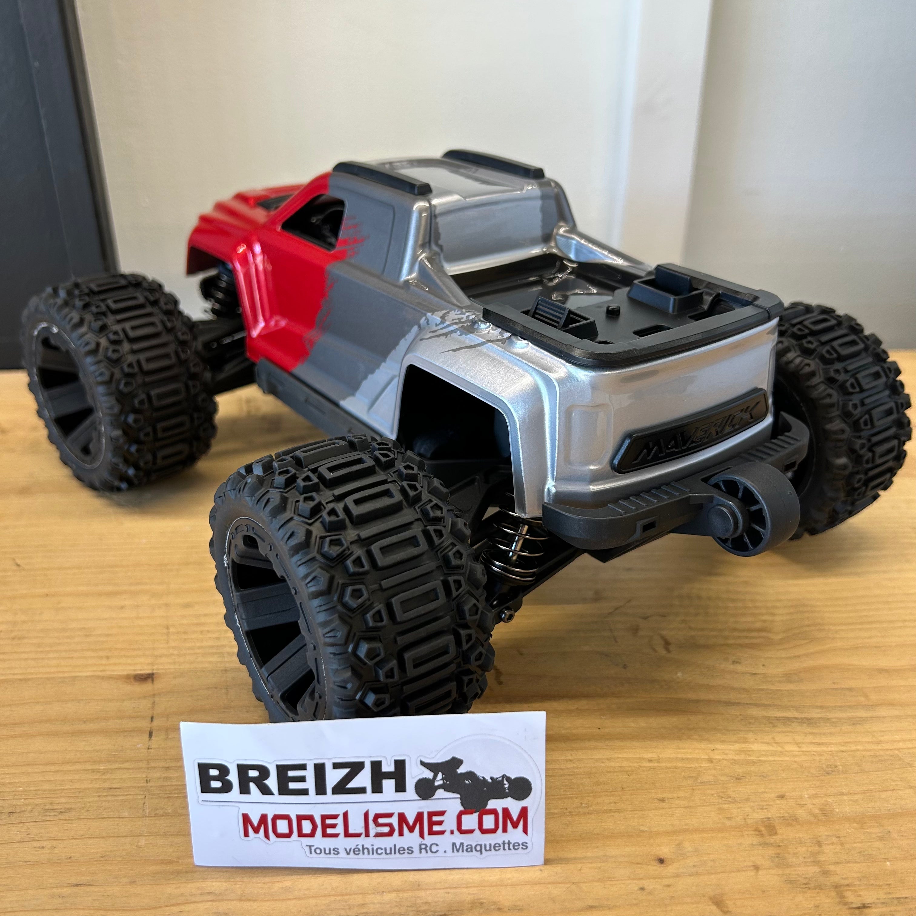 Maverick QBIT Monster truck 1/16 version charbon 151003
