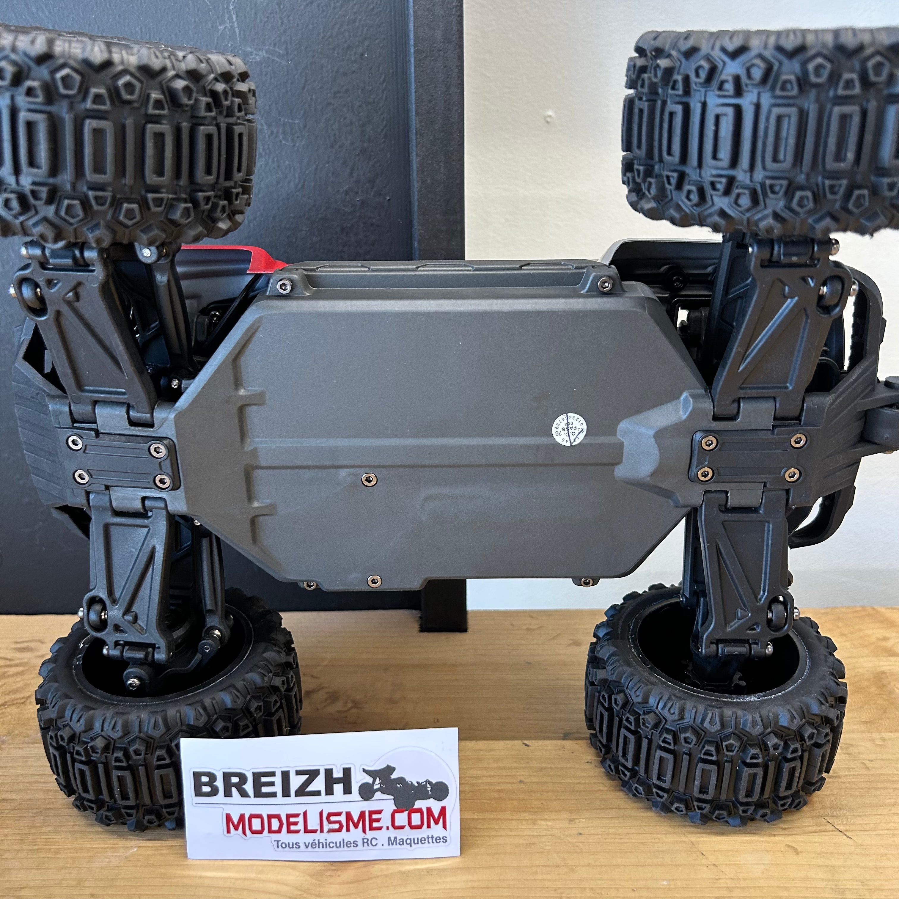 Maverick QBIT Monster truck 1/16 version charbon 151003